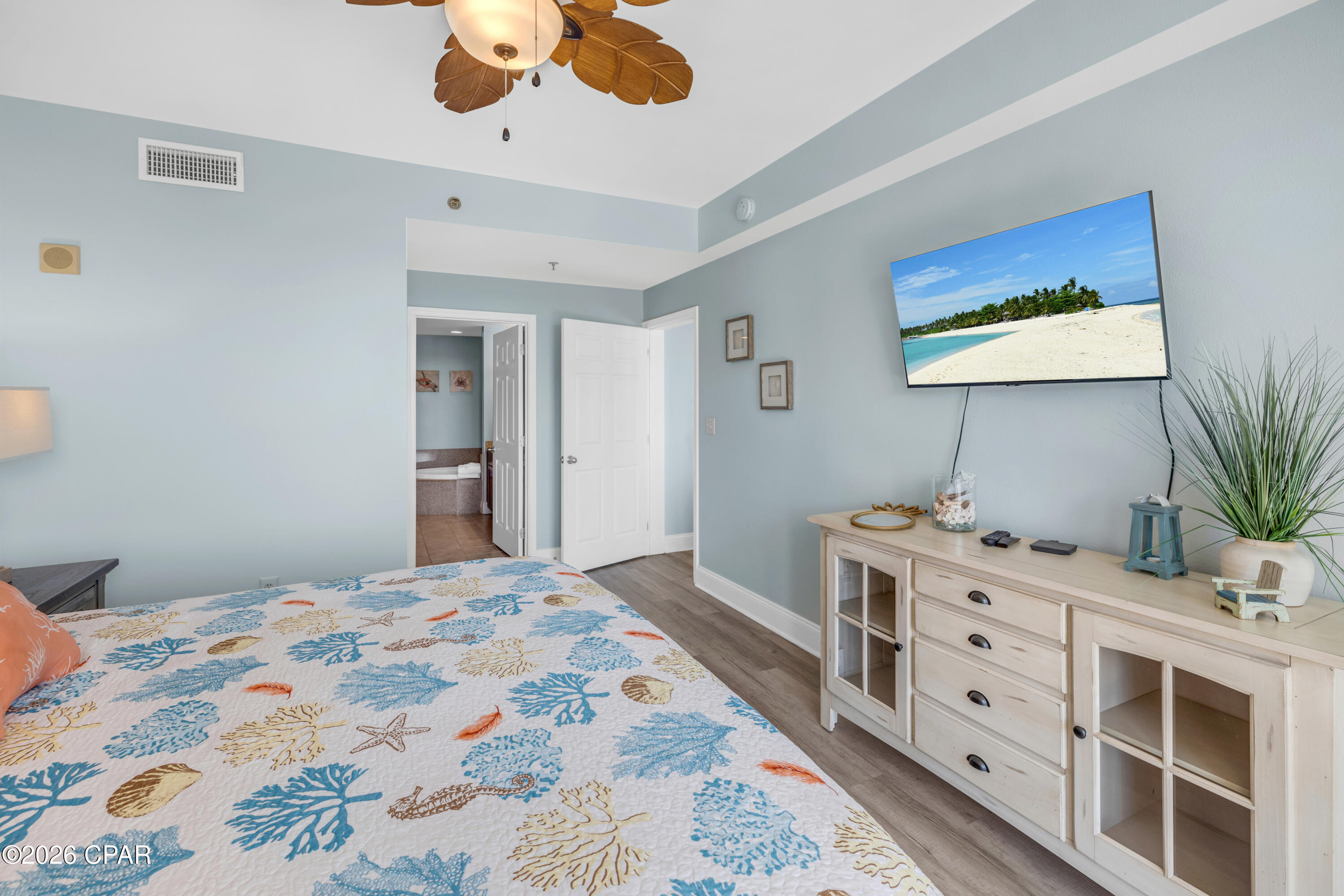 9860 S Thomas Drive 501