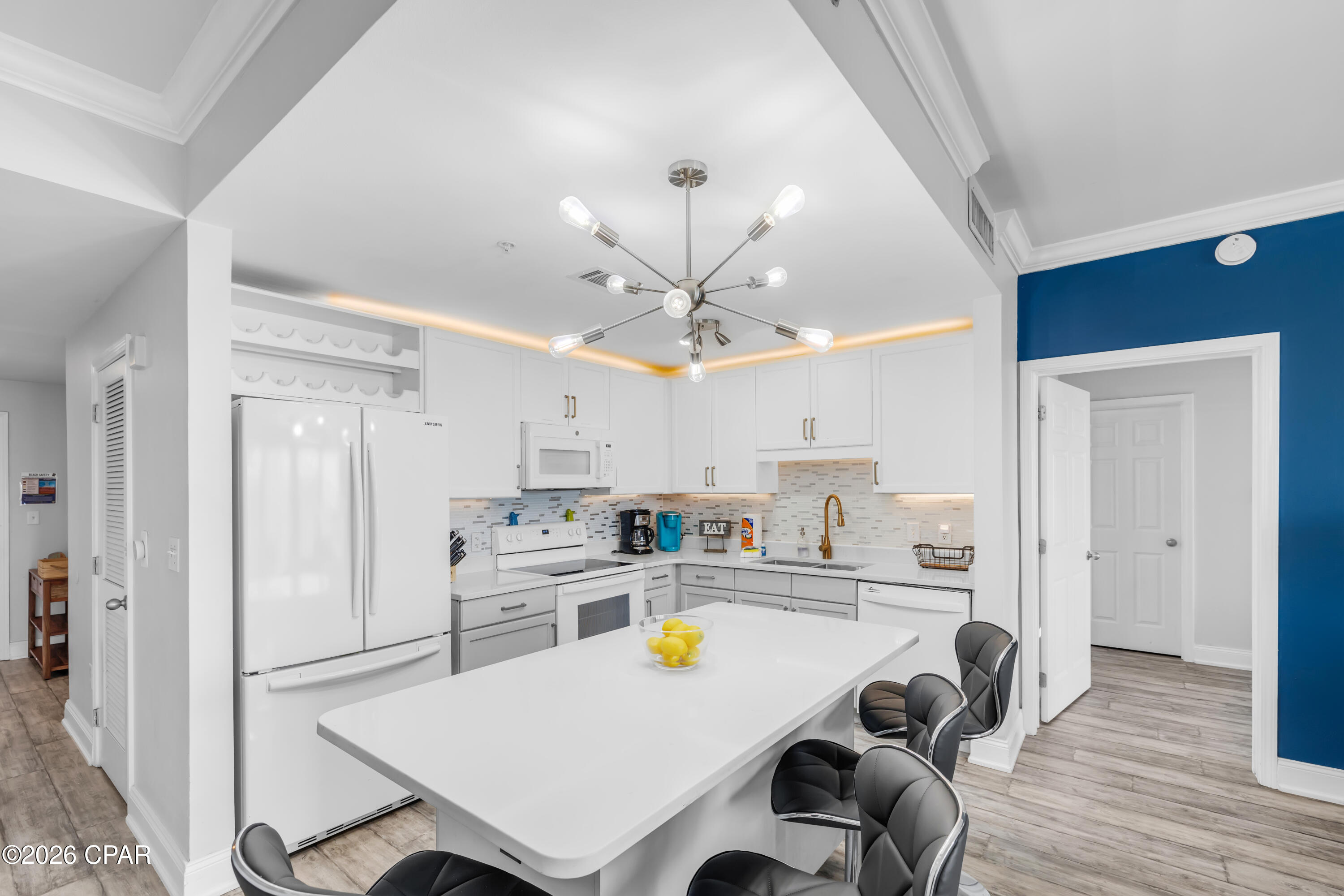 9860 S Thomas Drive 809