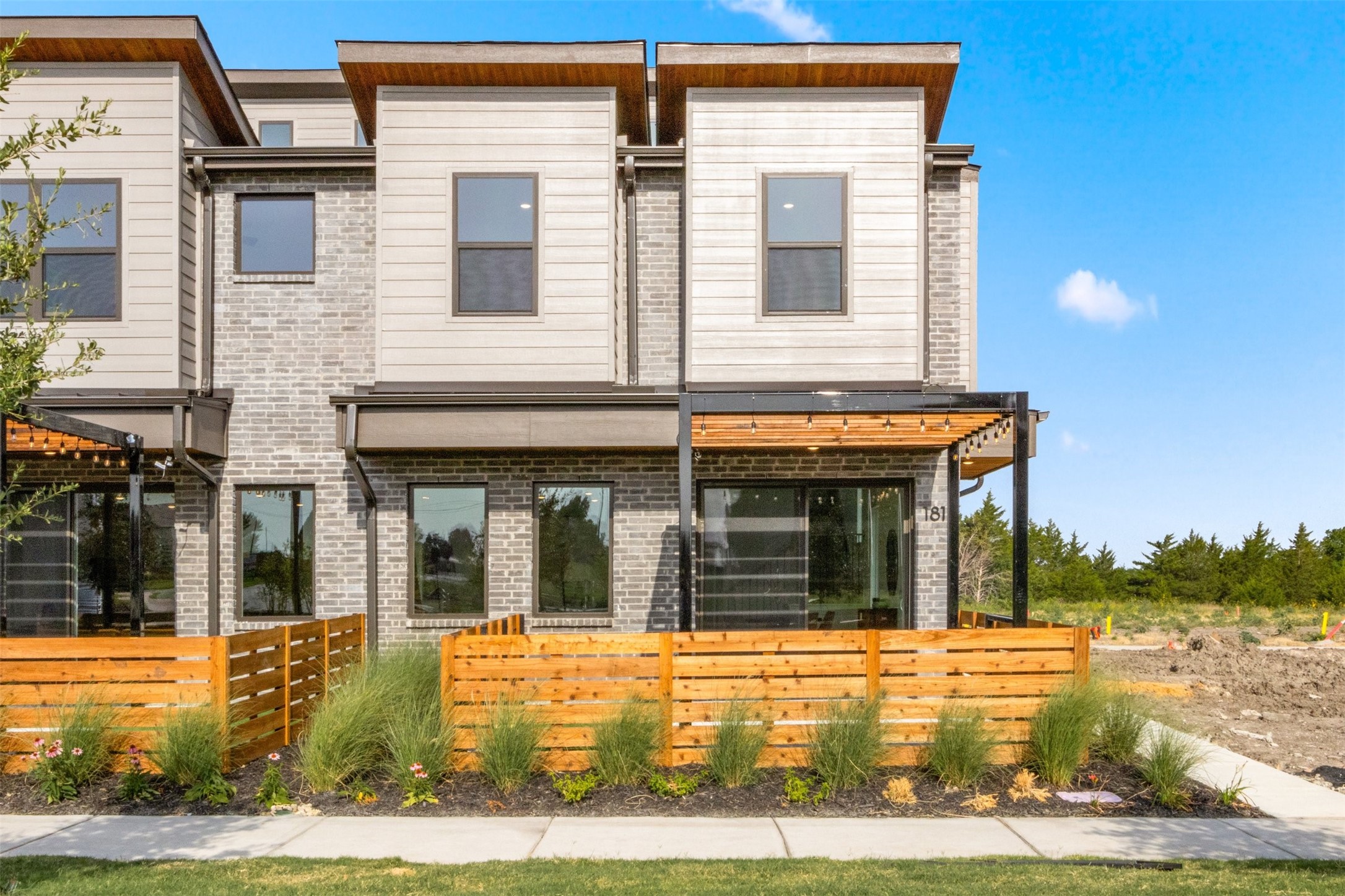1811 Parkview Drive