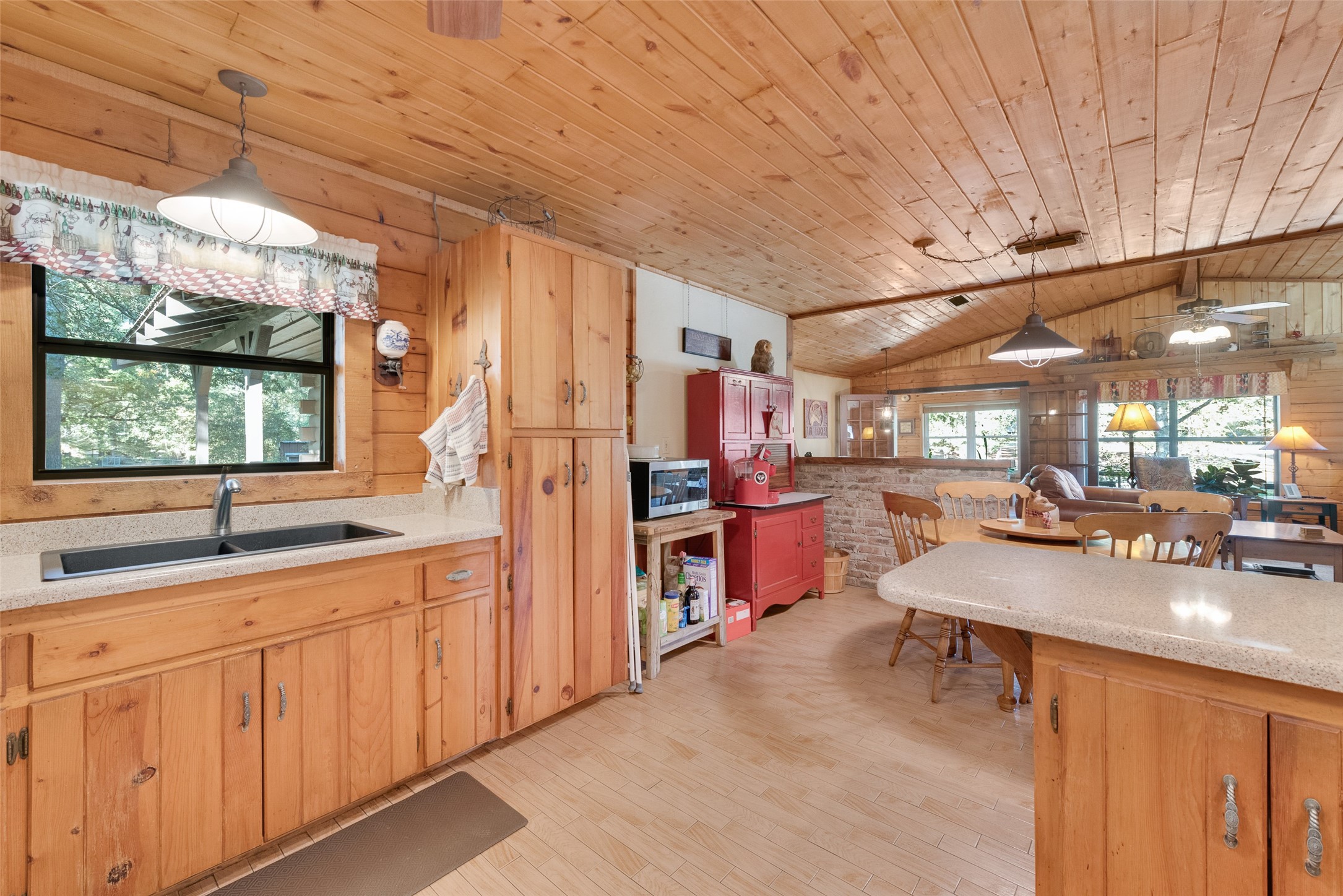 216 County Road 2111