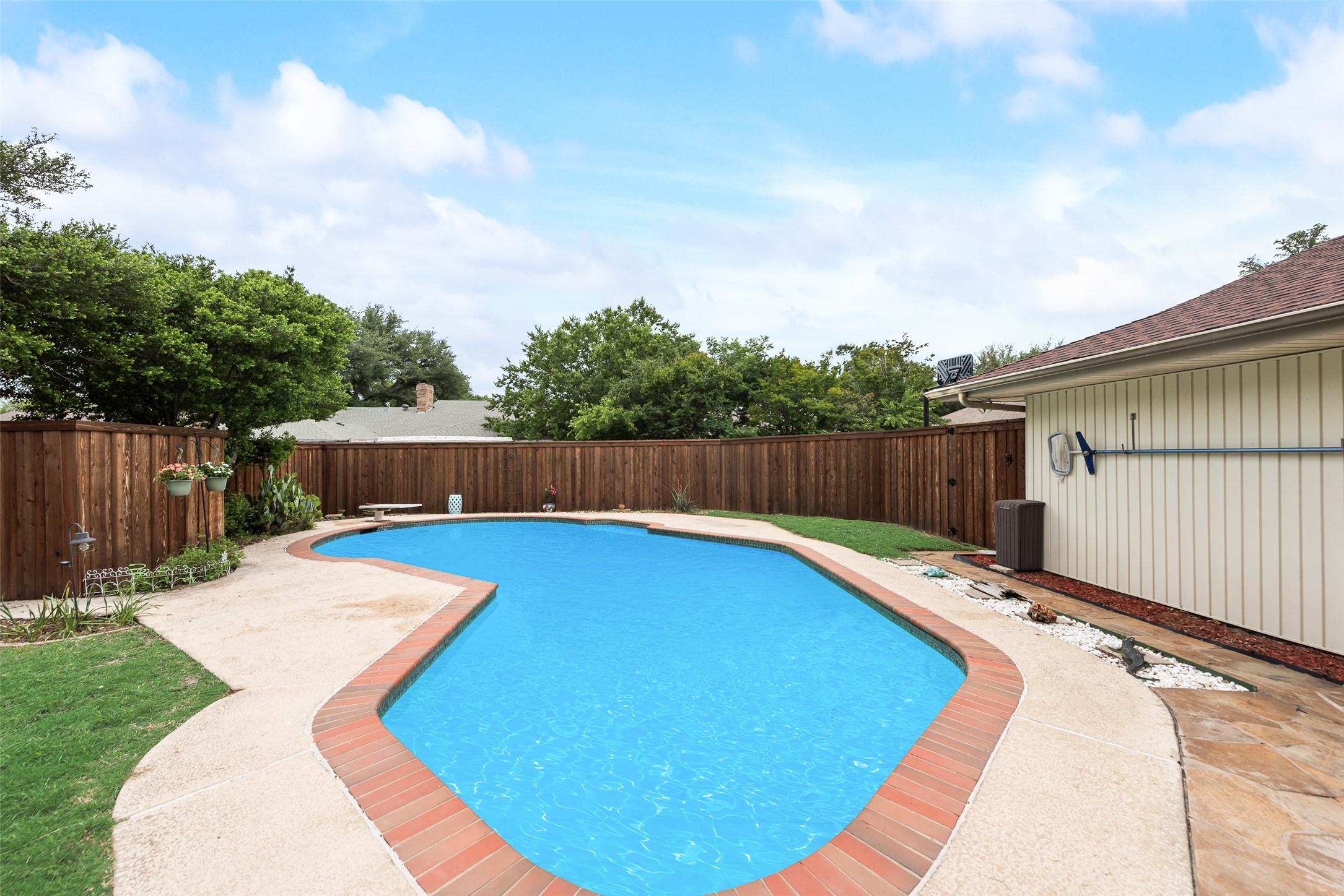 1904 Centenary Drive