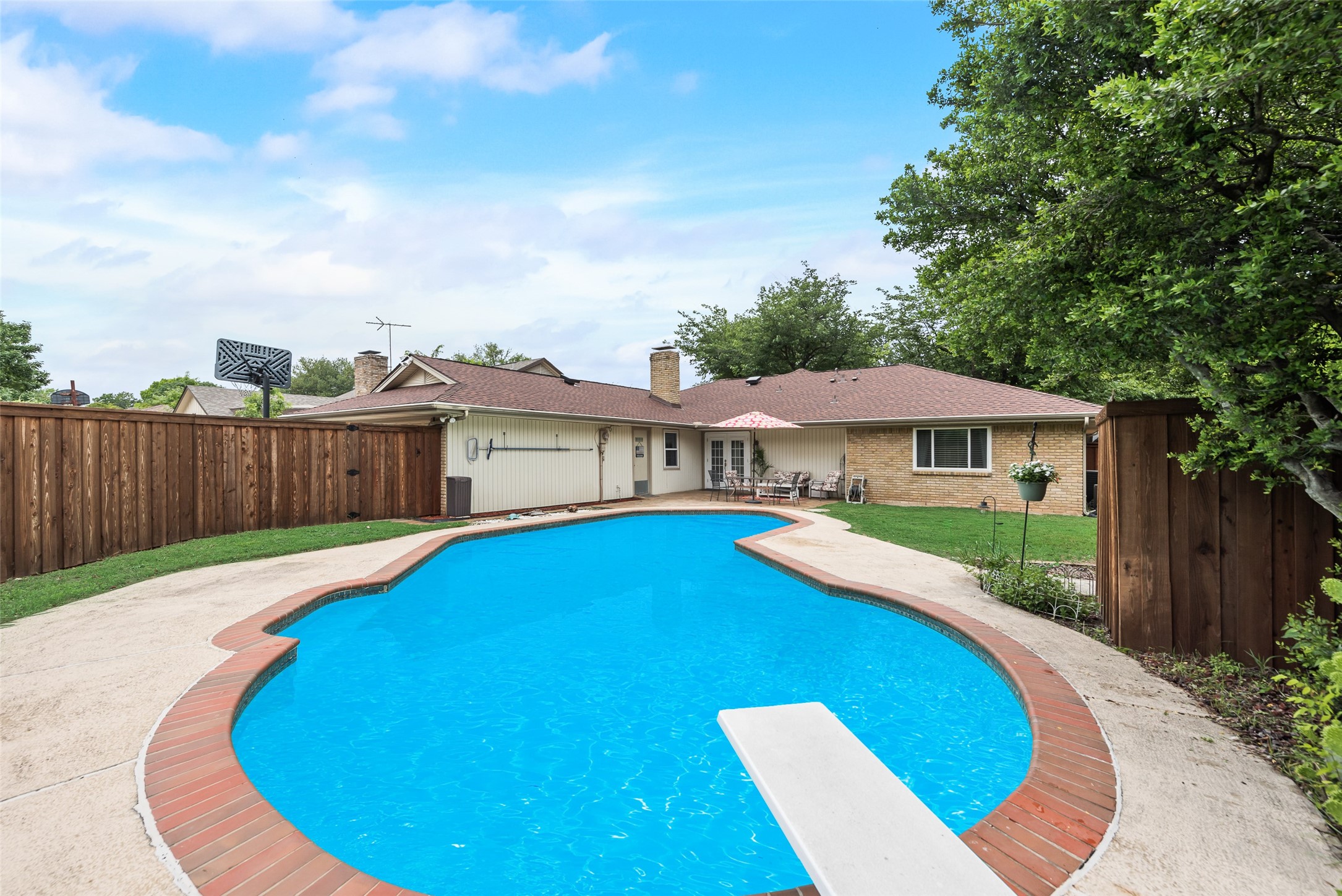 1904 Centenary Drive