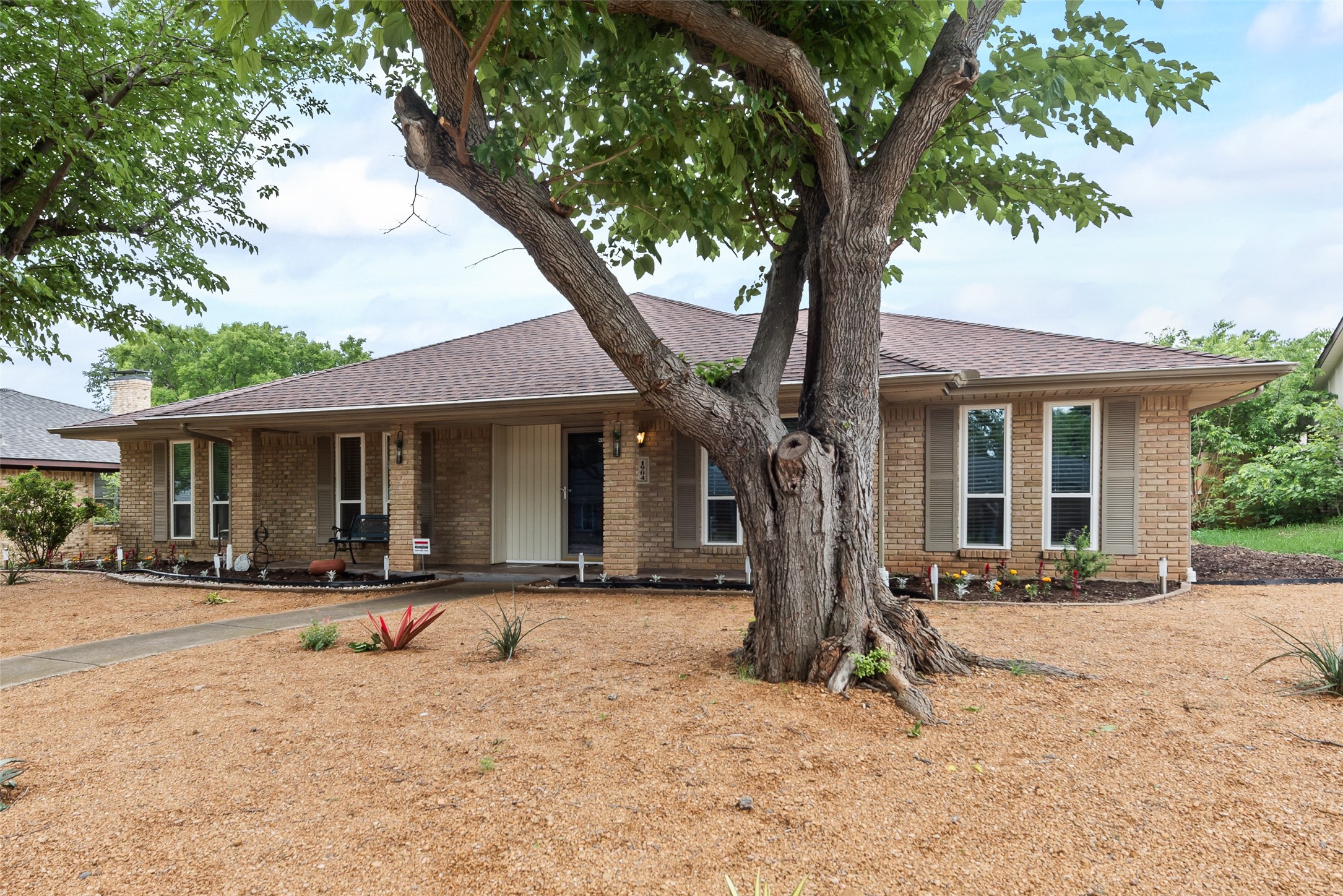 1904 Centenary Drive
