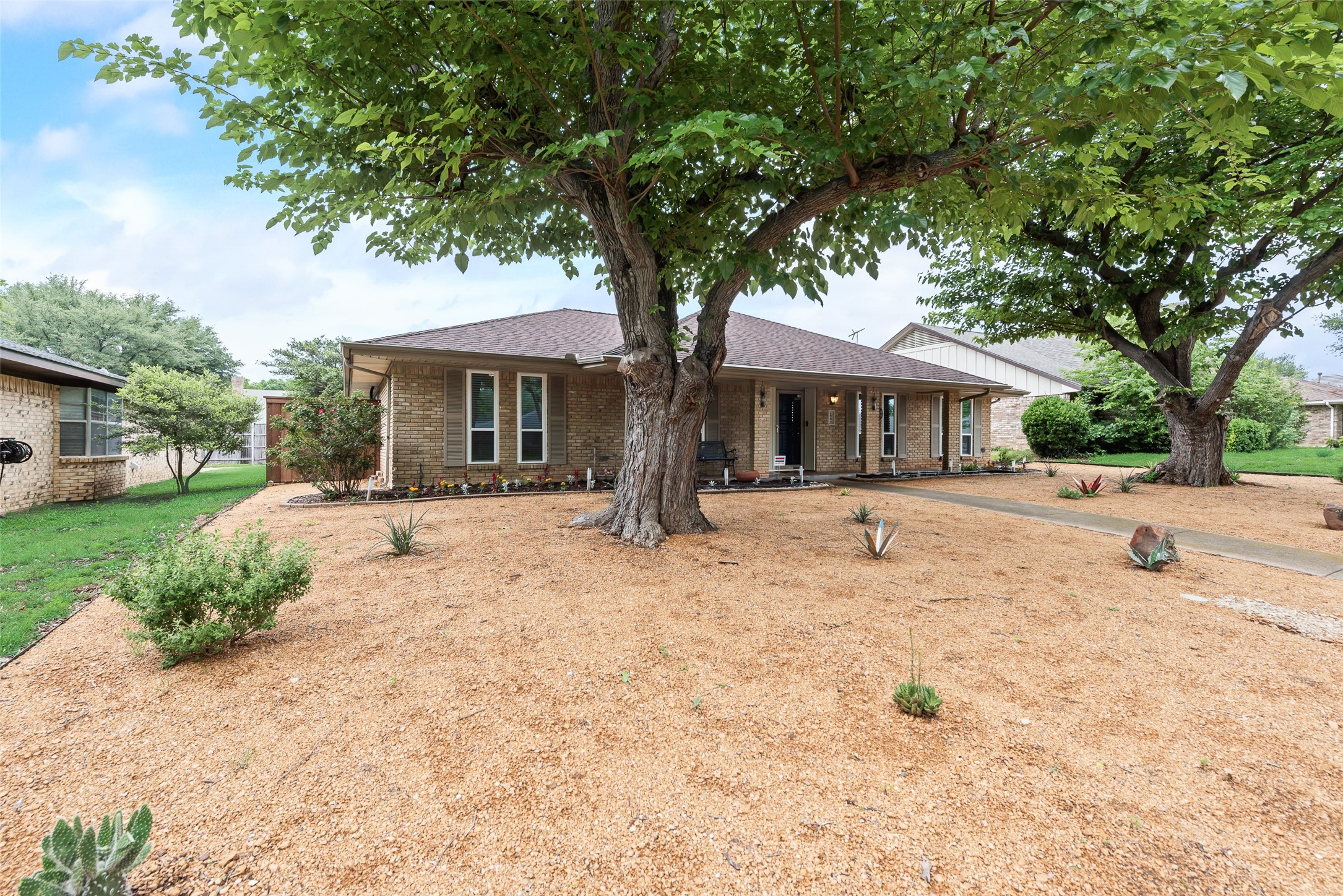 1904 Centenary Drive