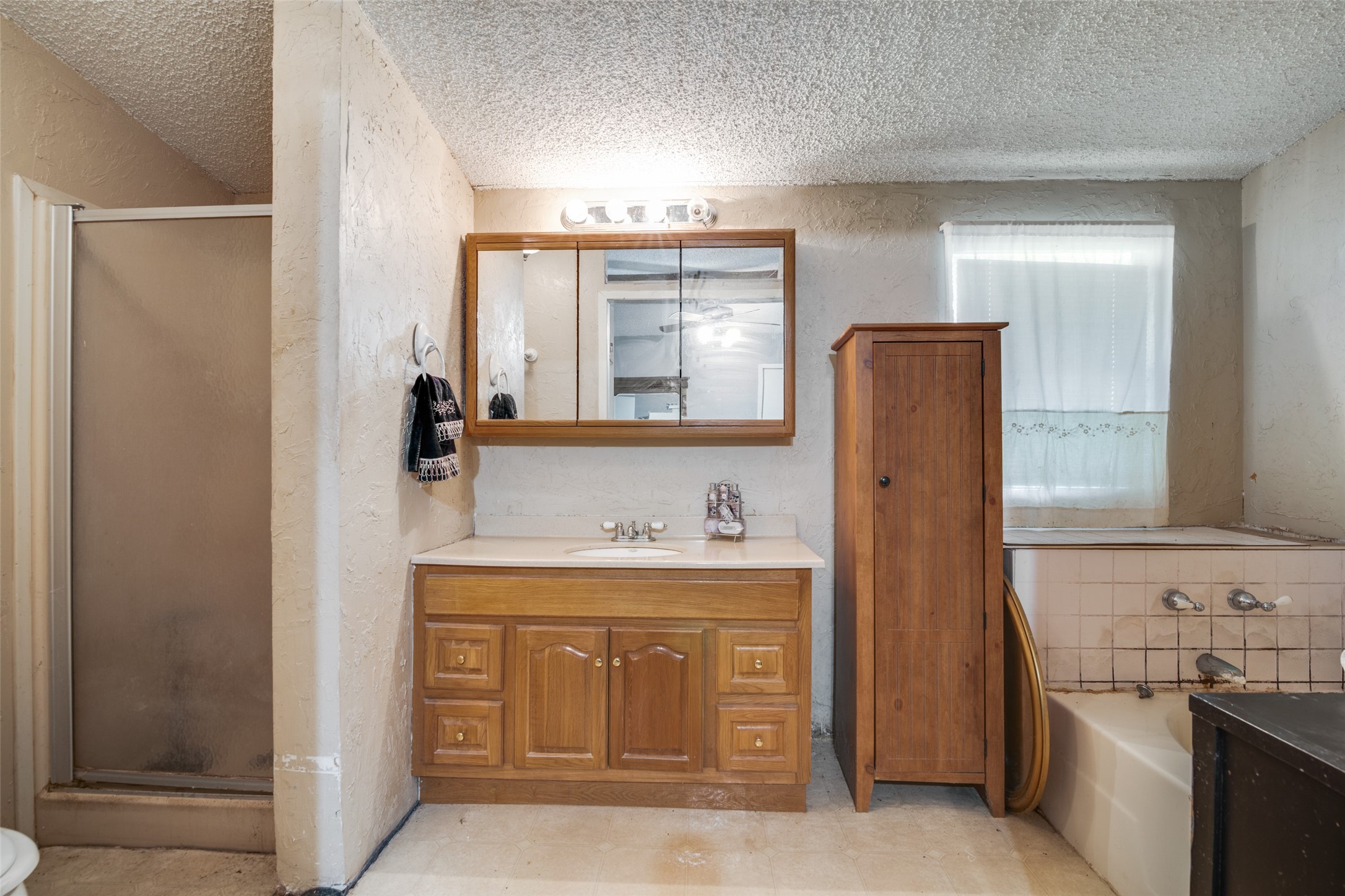 1106 N Fm 1138