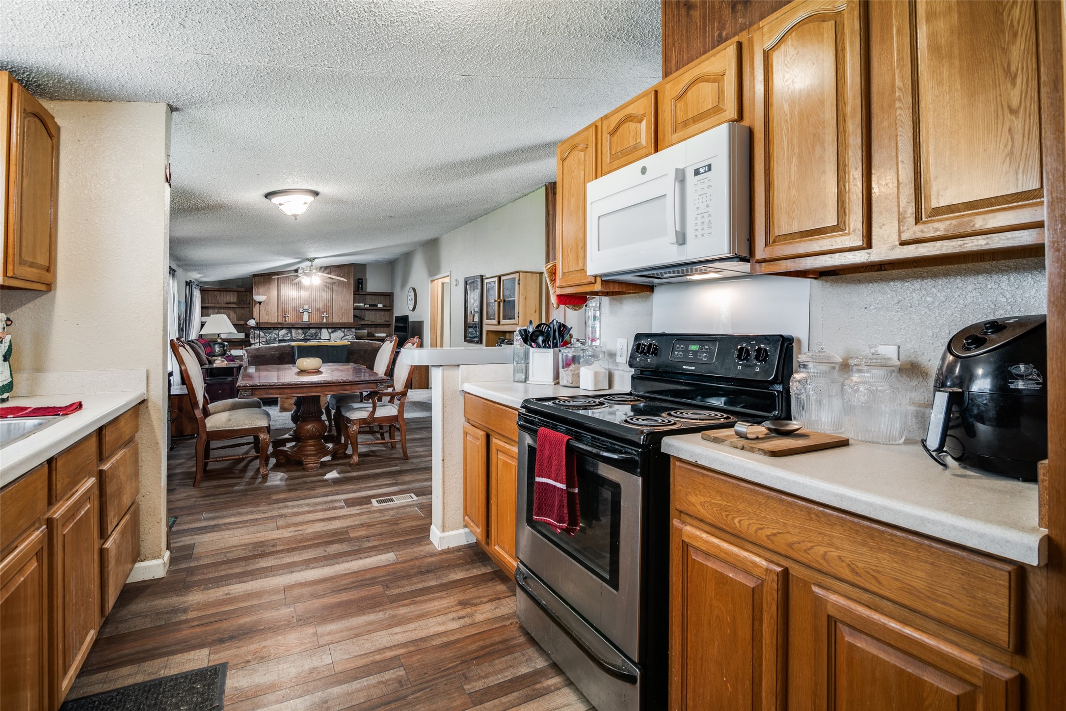 1106 N Fm 1138
