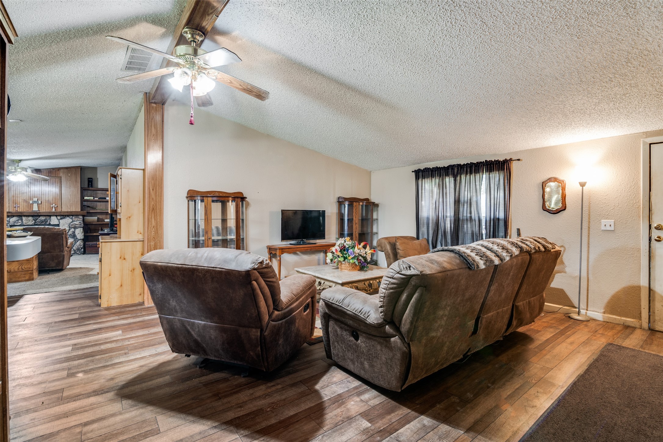 1106 N Fm 1138