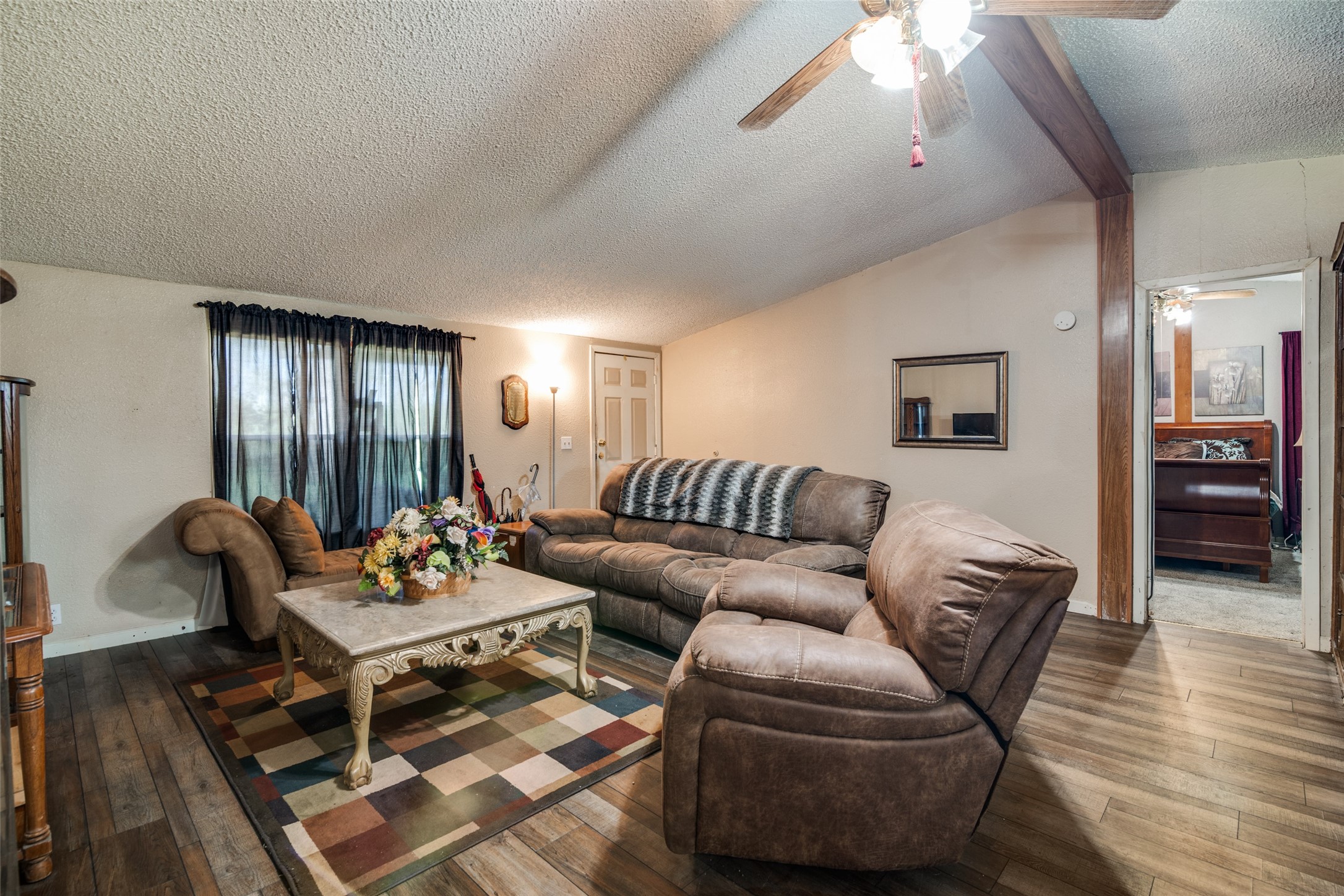 1106 N Fm 1138