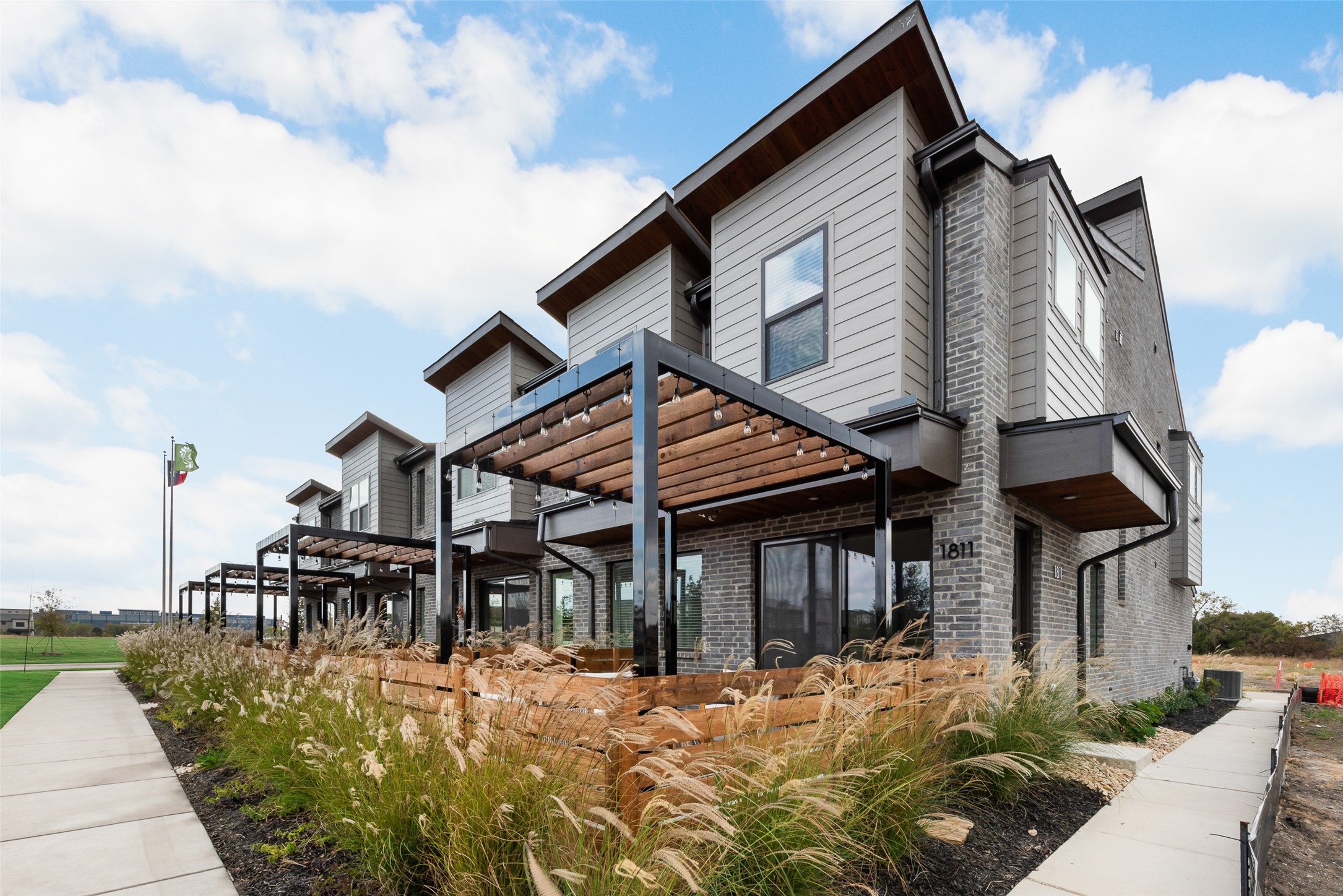 1811 Parkview