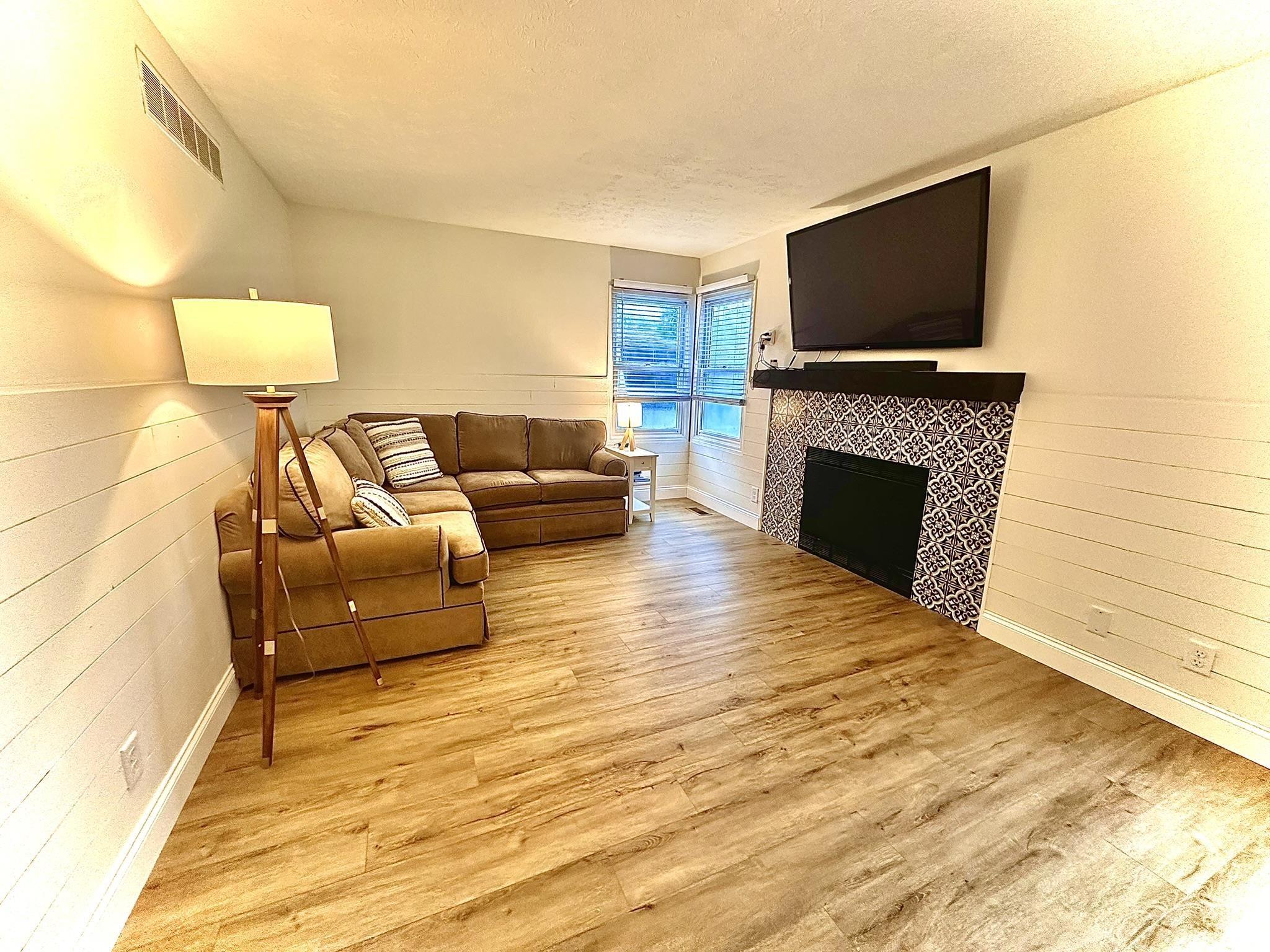 2207 Wake Robin Drive