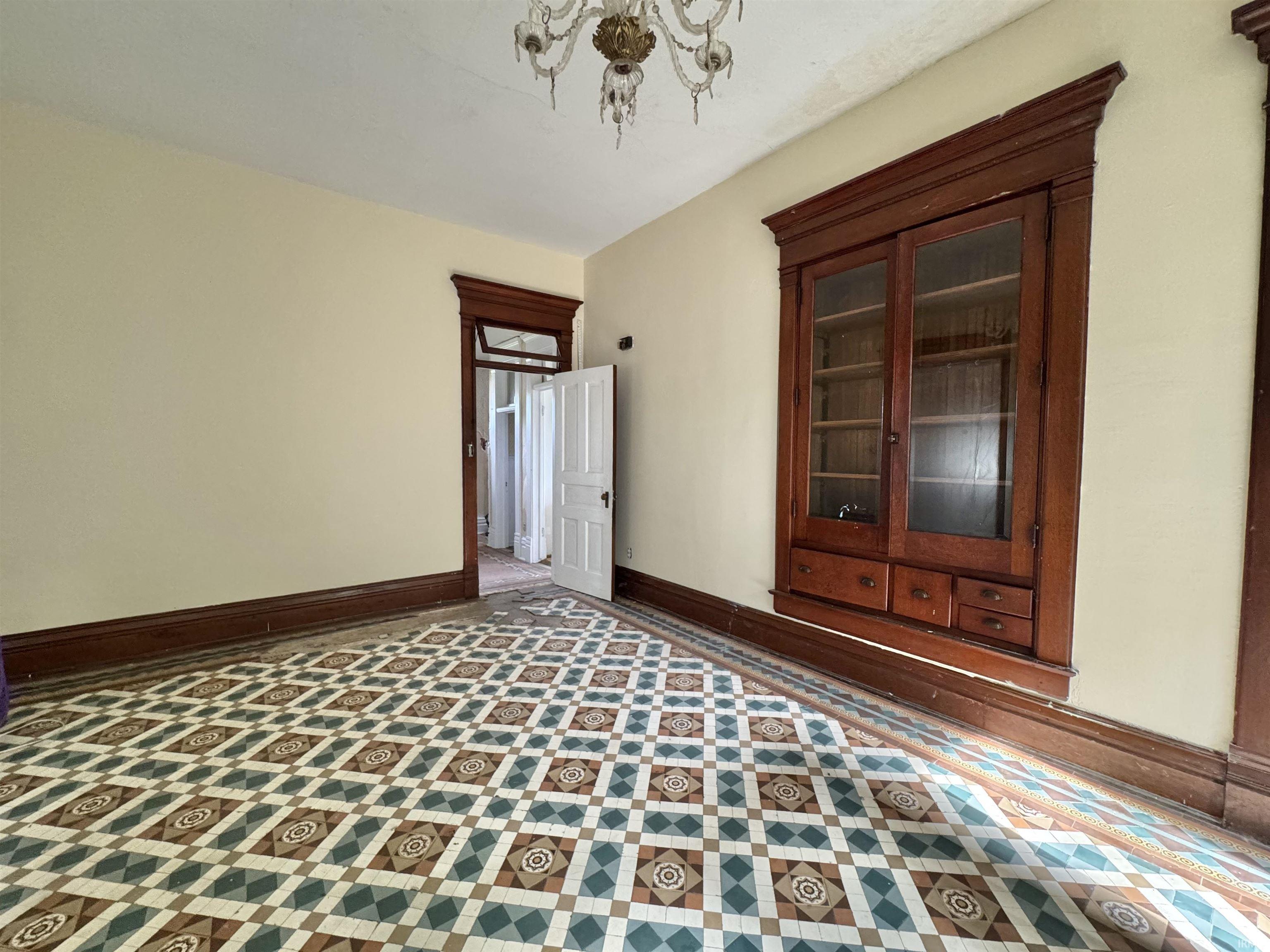 806 E Market Street