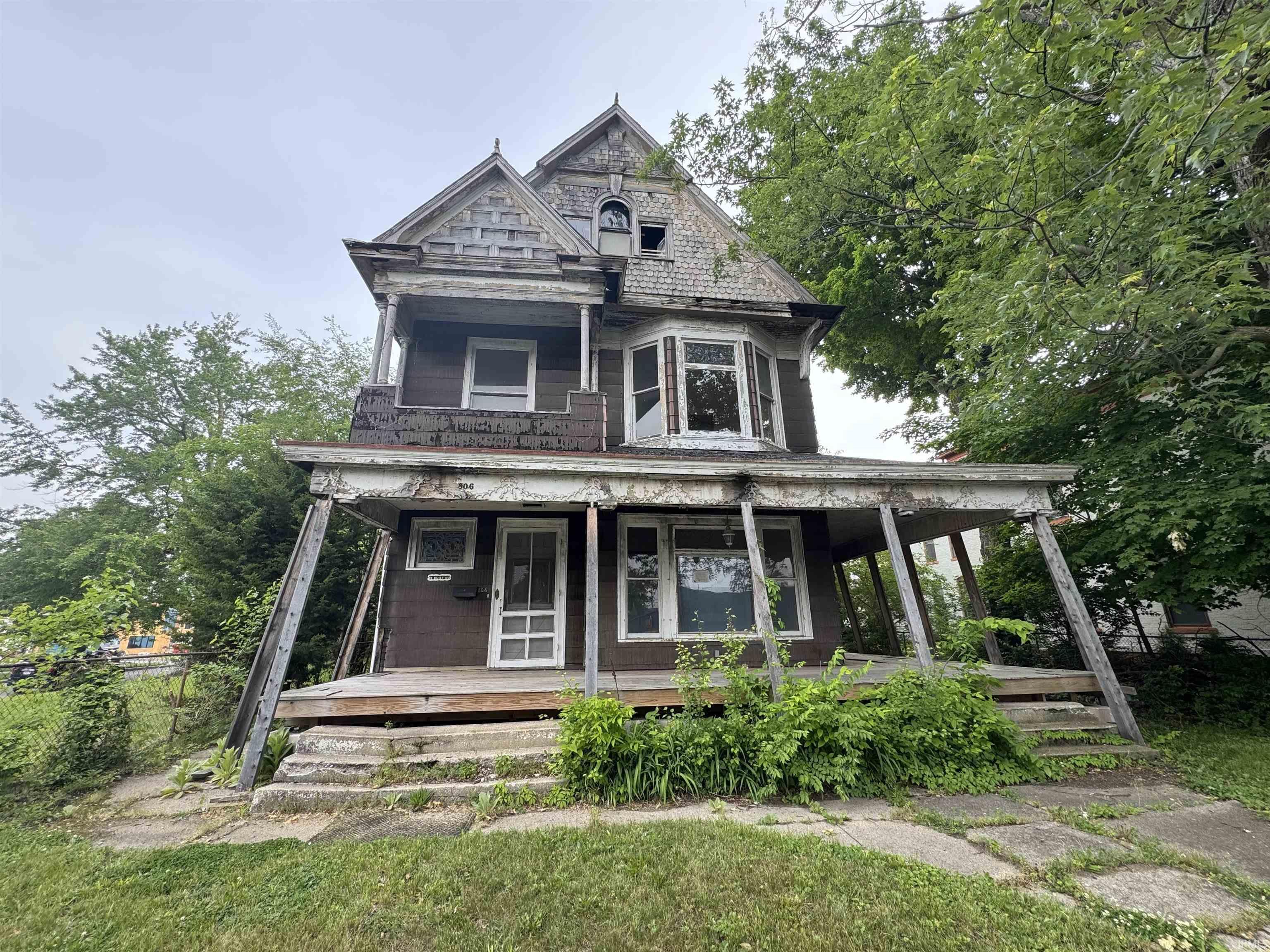 806 E Market Street