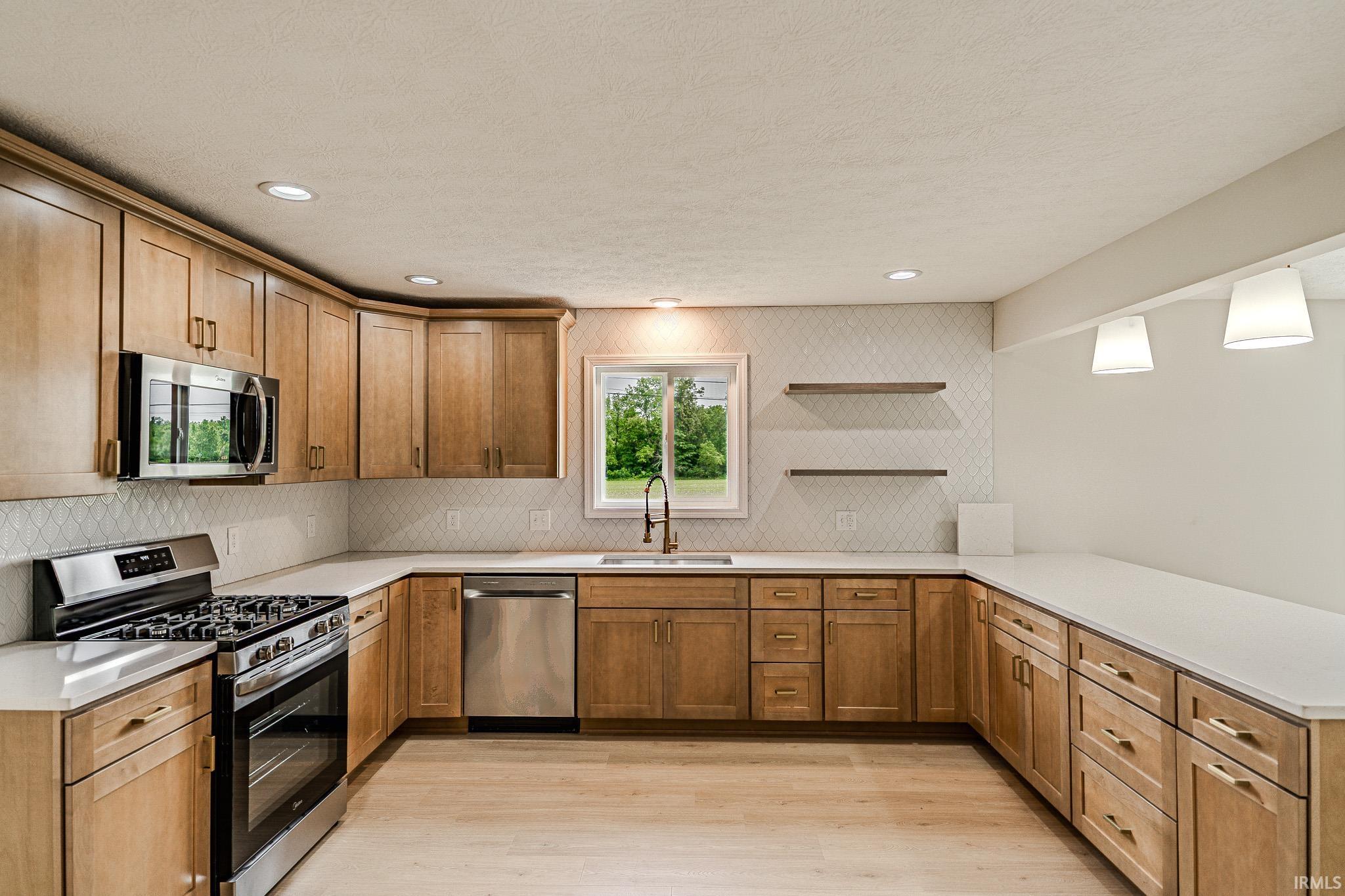 2135 Old Oak Drive