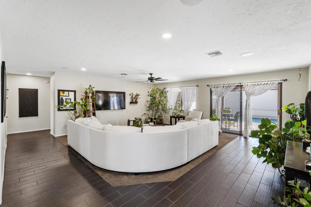 73915 Mountain View Avenue