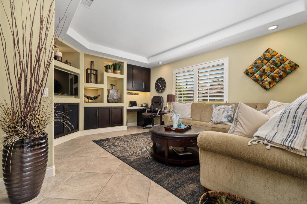 76075 Palm Valley Drive