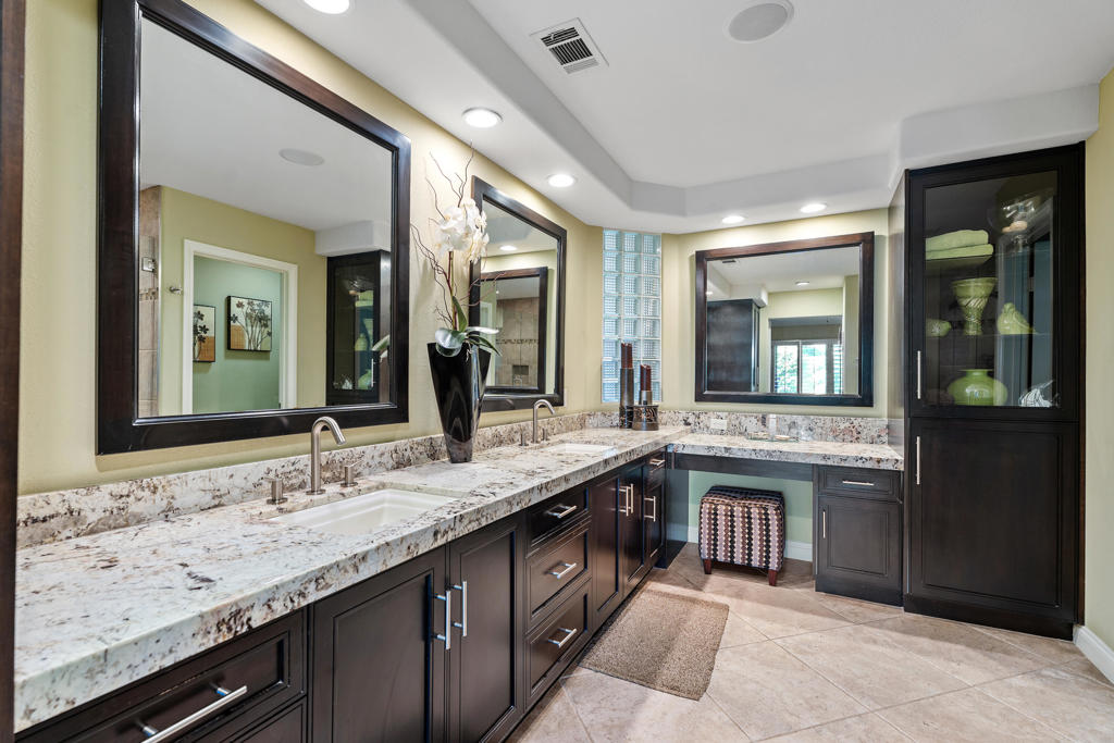 76075 Palm Valley Drive