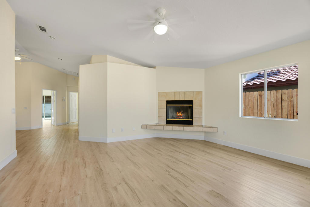 53405 Avenida Rubio