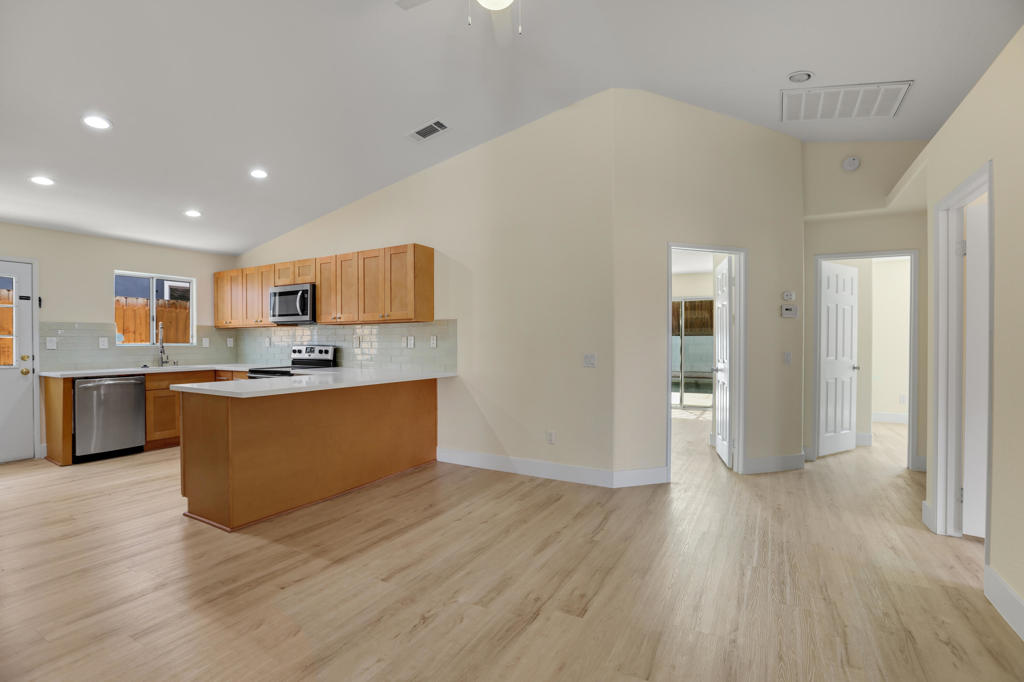53405 Avenida Rubio