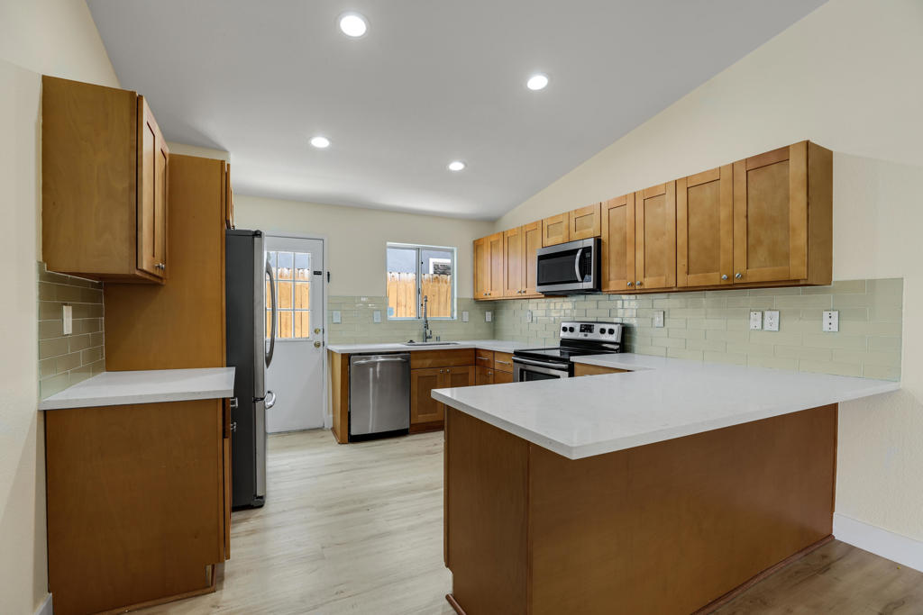 53405 Avenida Rubio