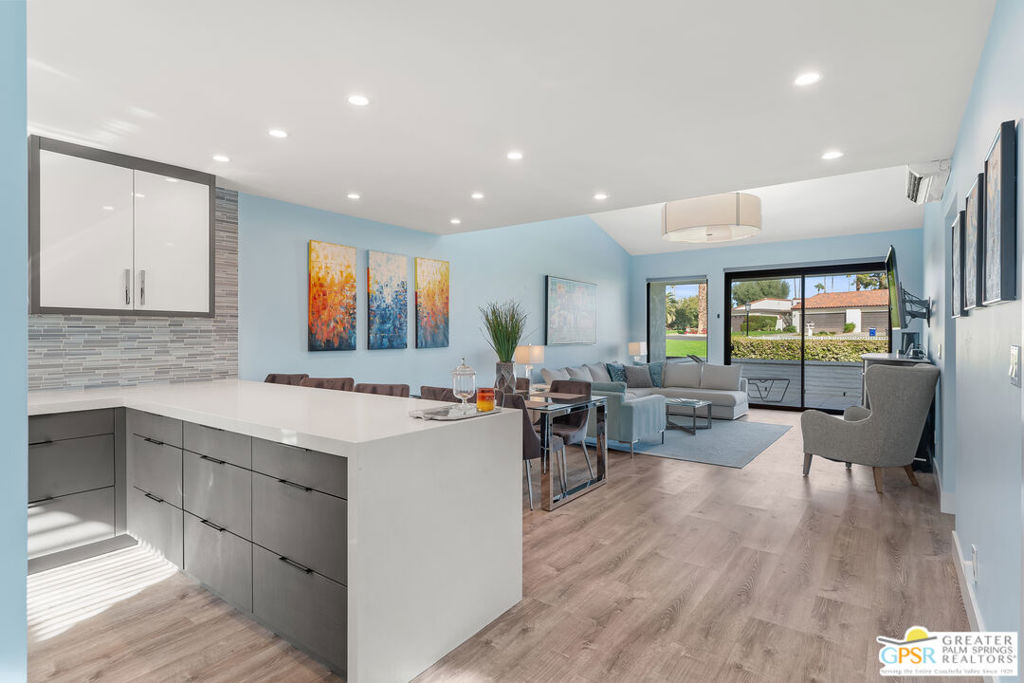 104 Avenida Las Palmas