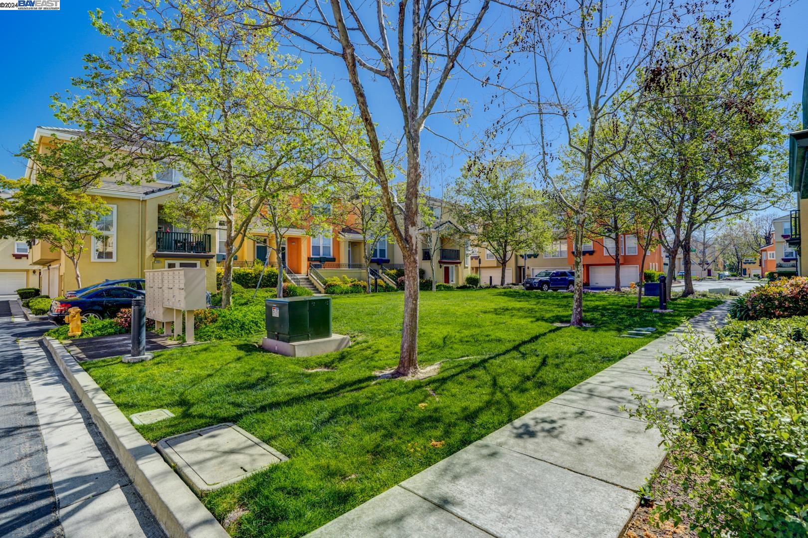 3551 Gilman Cmn