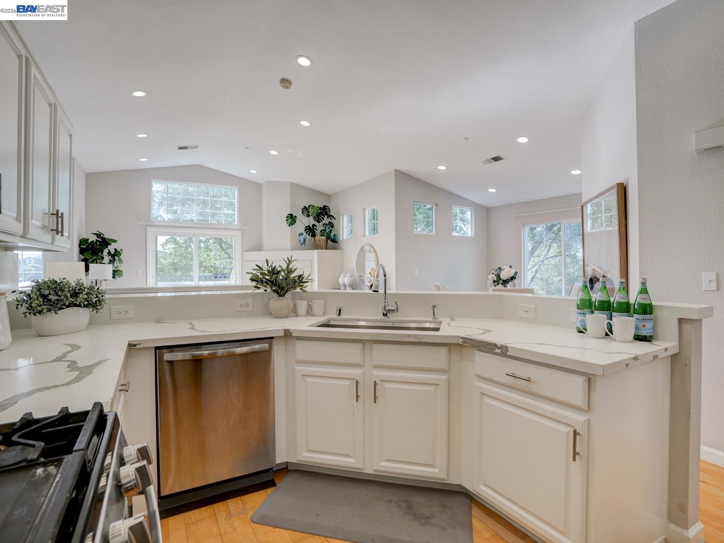 112 Camerota Way