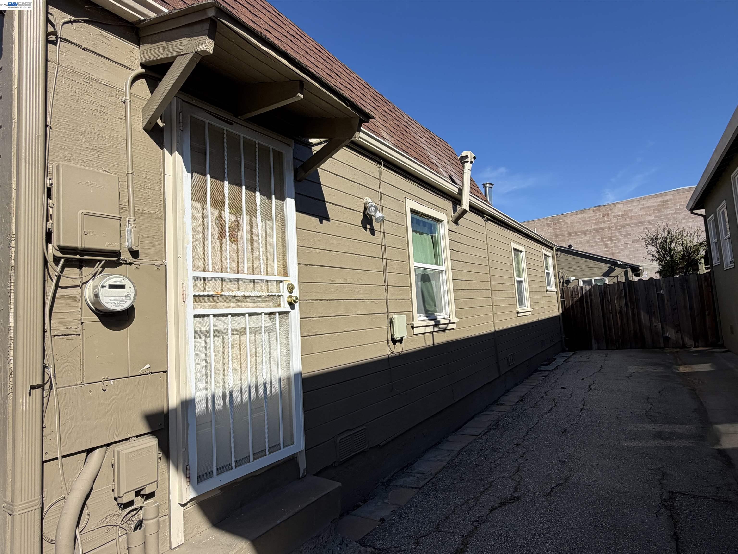 372 6TH Ave