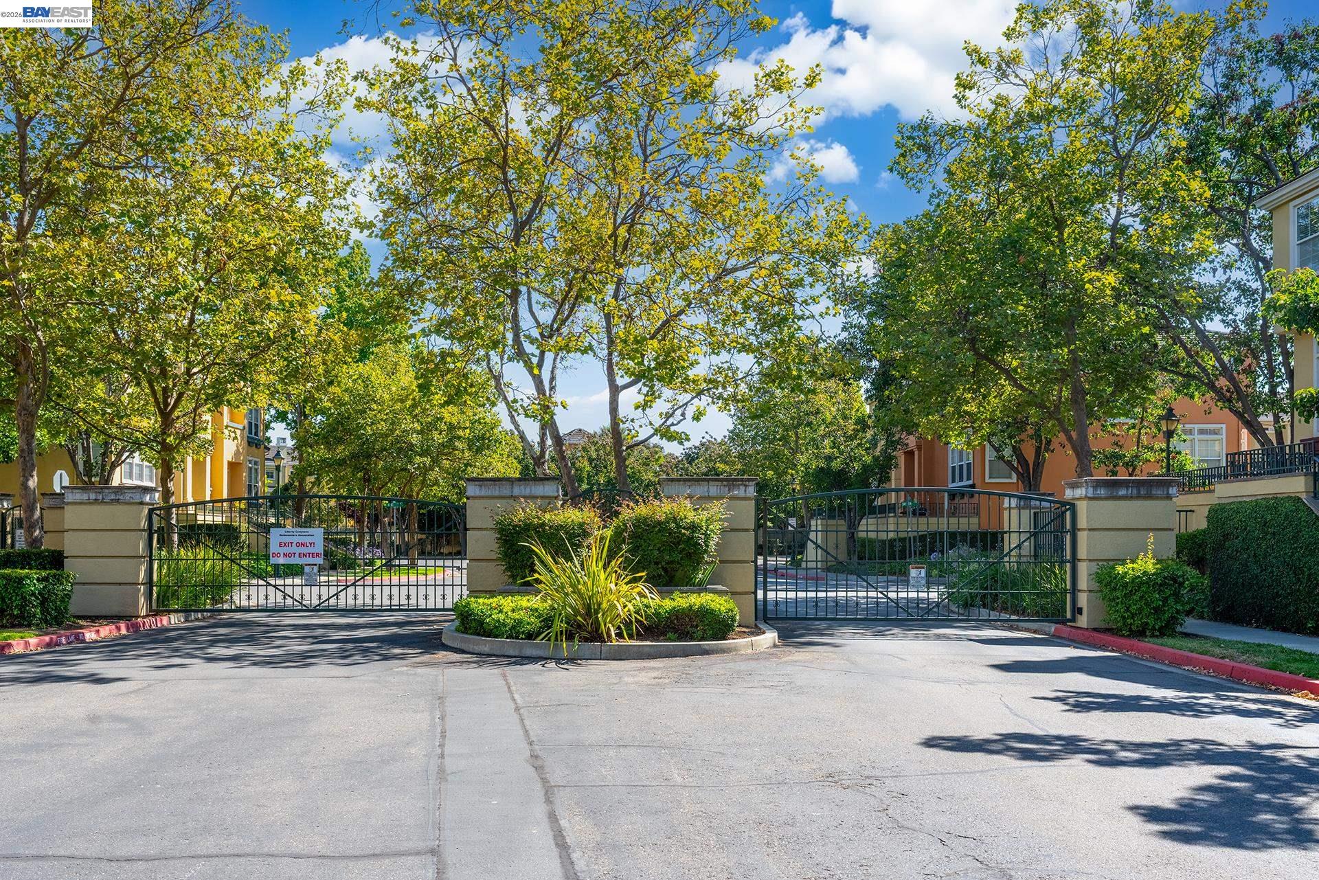 3541 Madison Common
