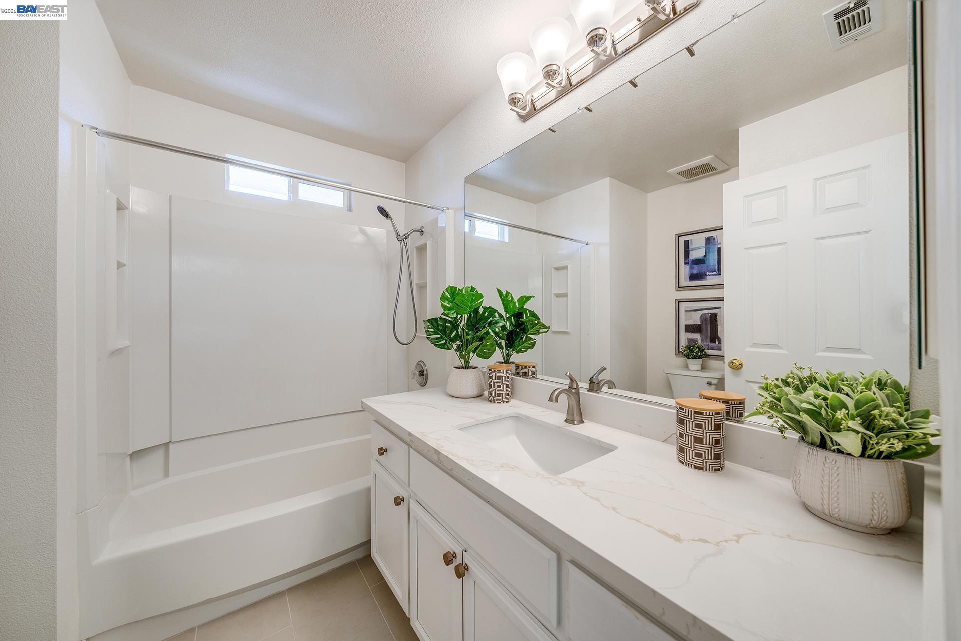 3541 Madison Common