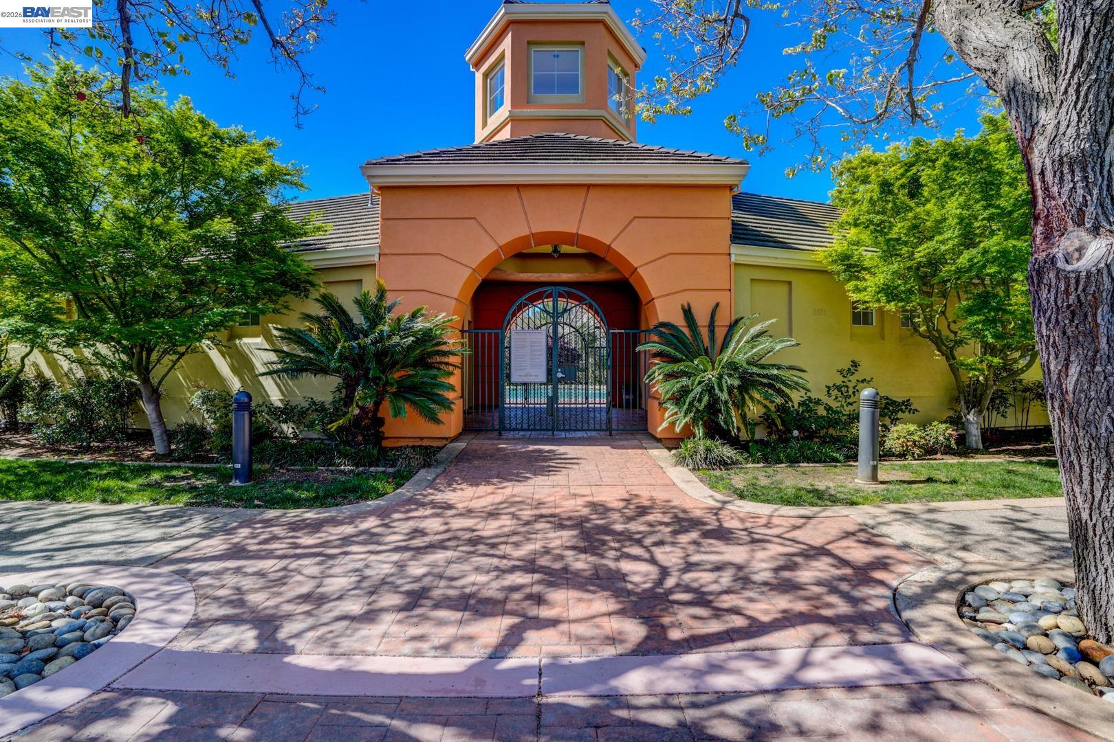 3541 Madison Common