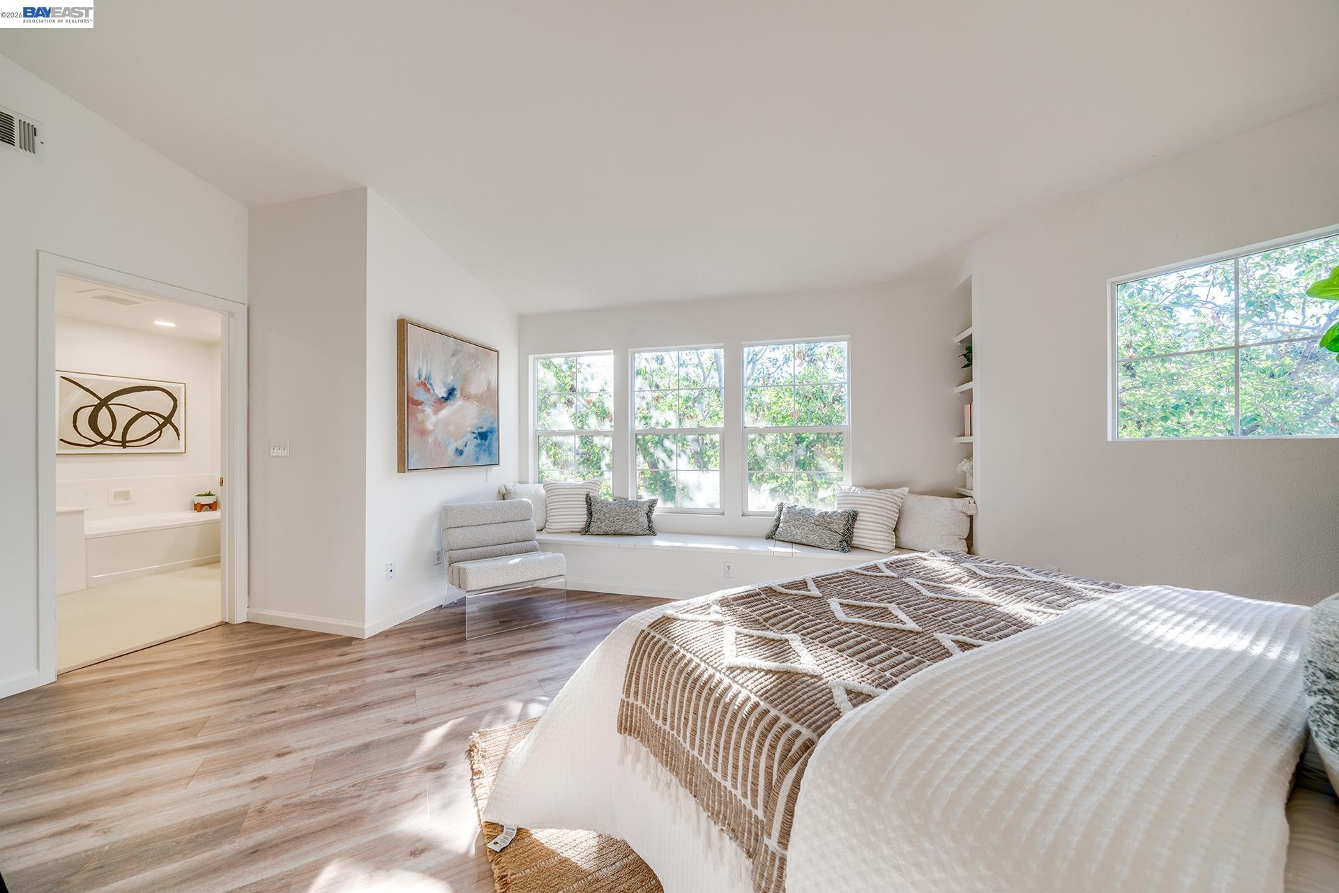 3541 Madison Common