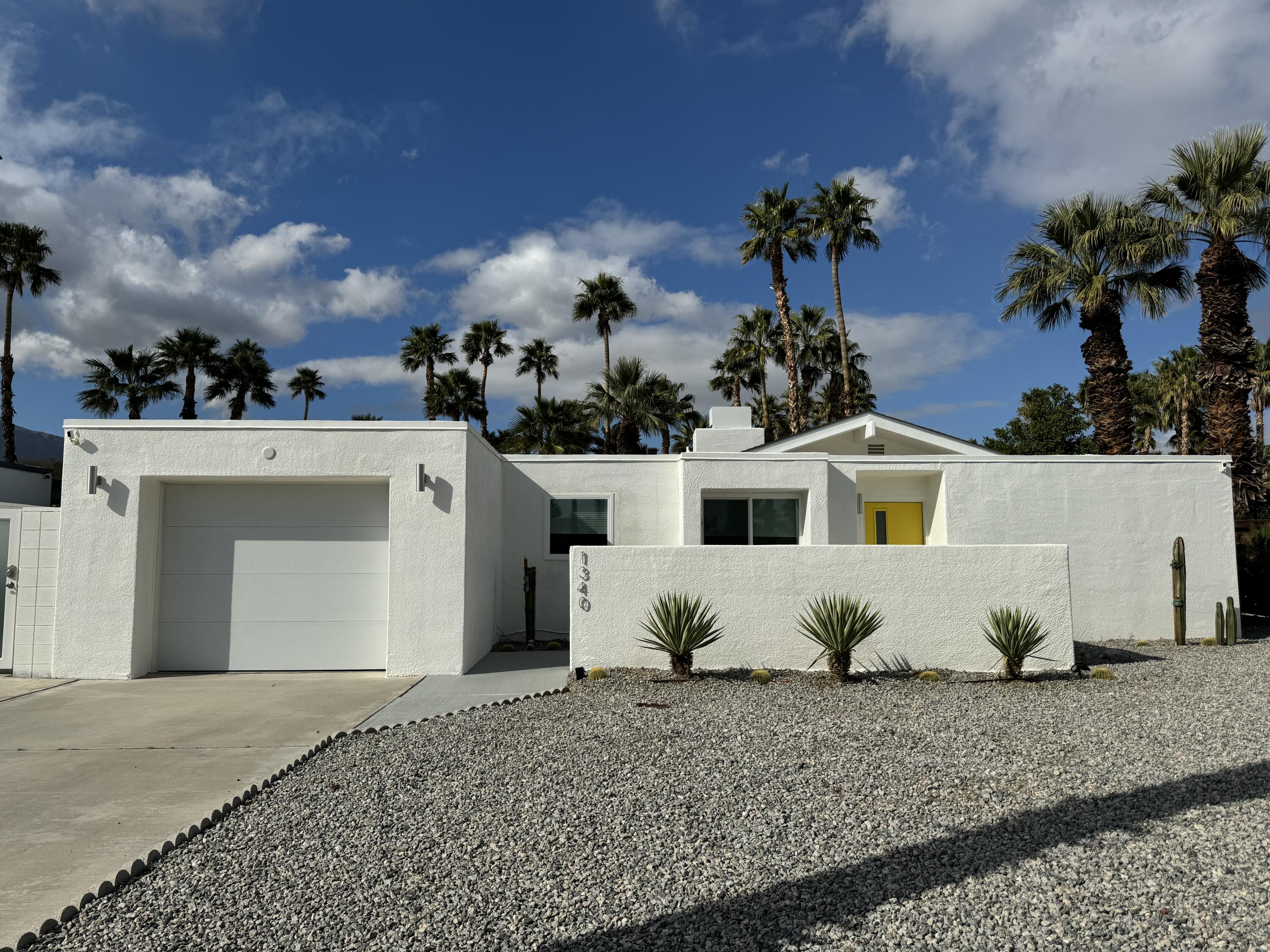 1340 E Gem CIR