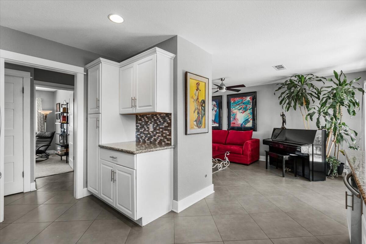 3767 E Sunny Dunes RD
