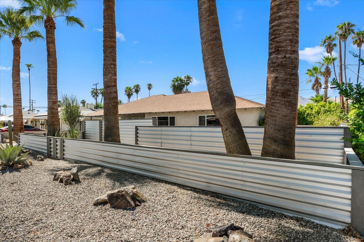 3767 E Sunny Dunes RD