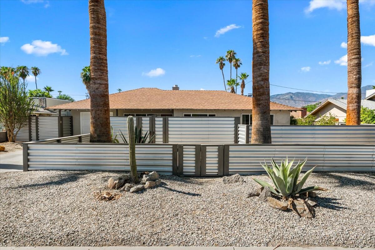 3767 E Sunny Dunes RD