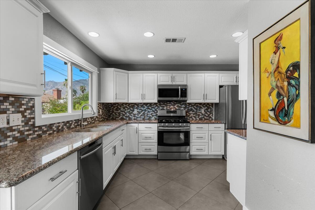 3767 E Sunny Dunes RD