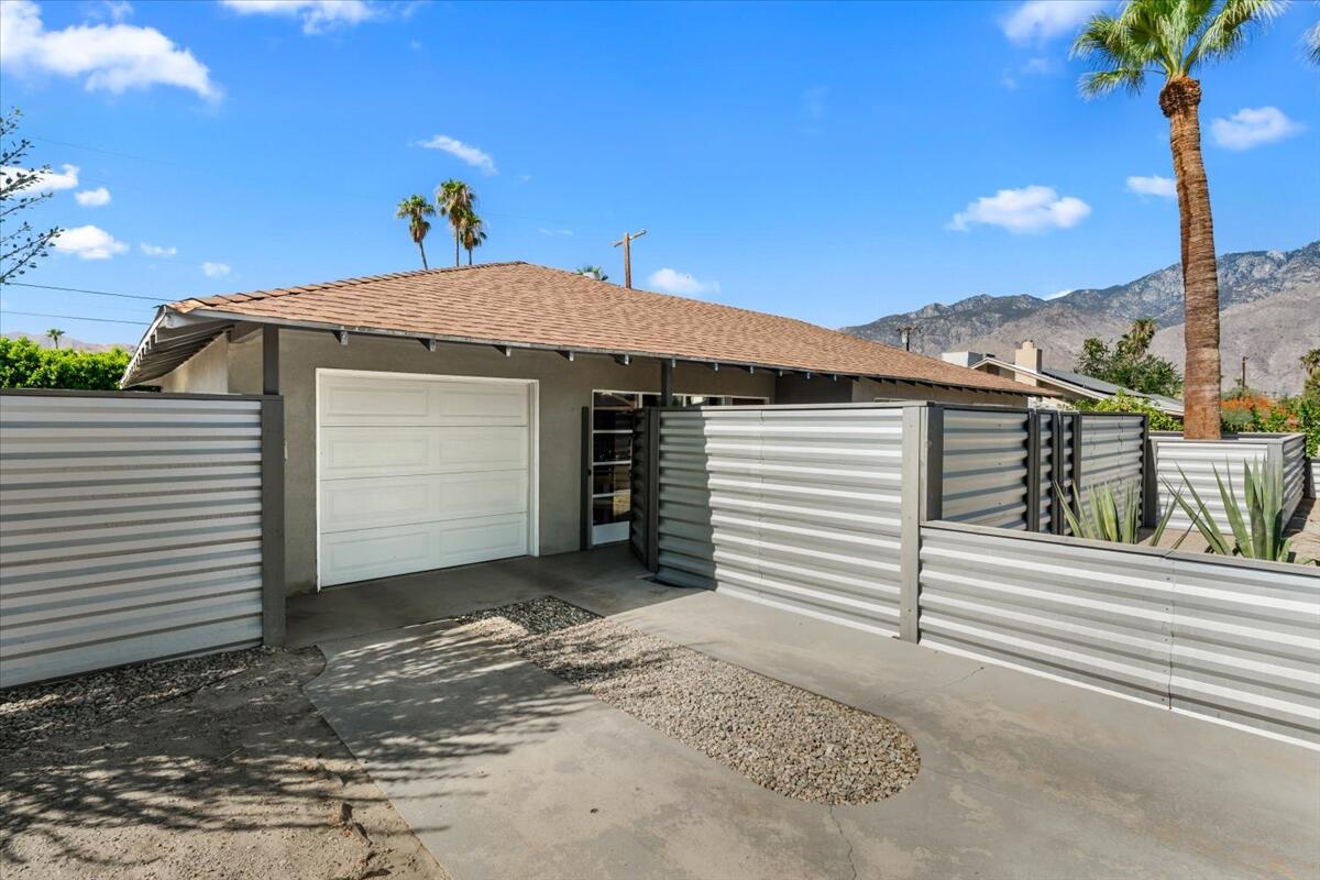 3767 E Sunny Dunes RD