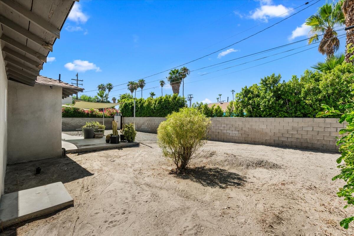 3767 E Sunny Dunes RD