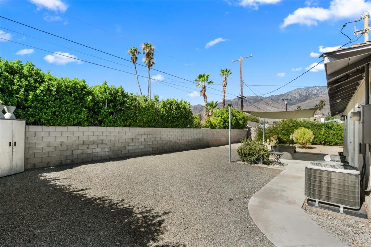 3767 E Sunny Dunes RD