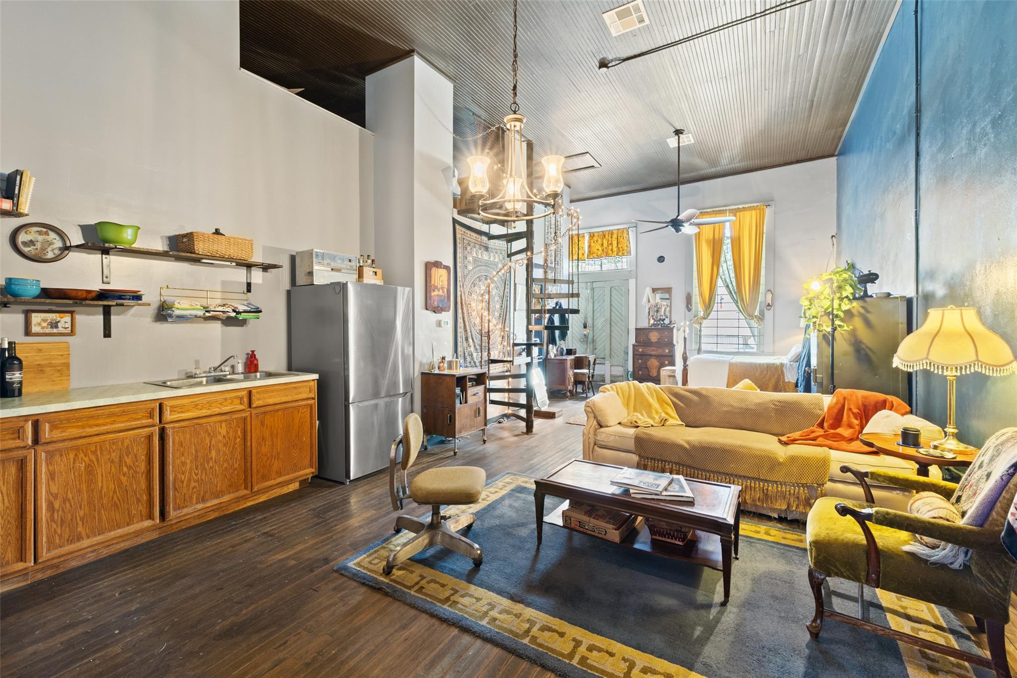113 W 2nd ST