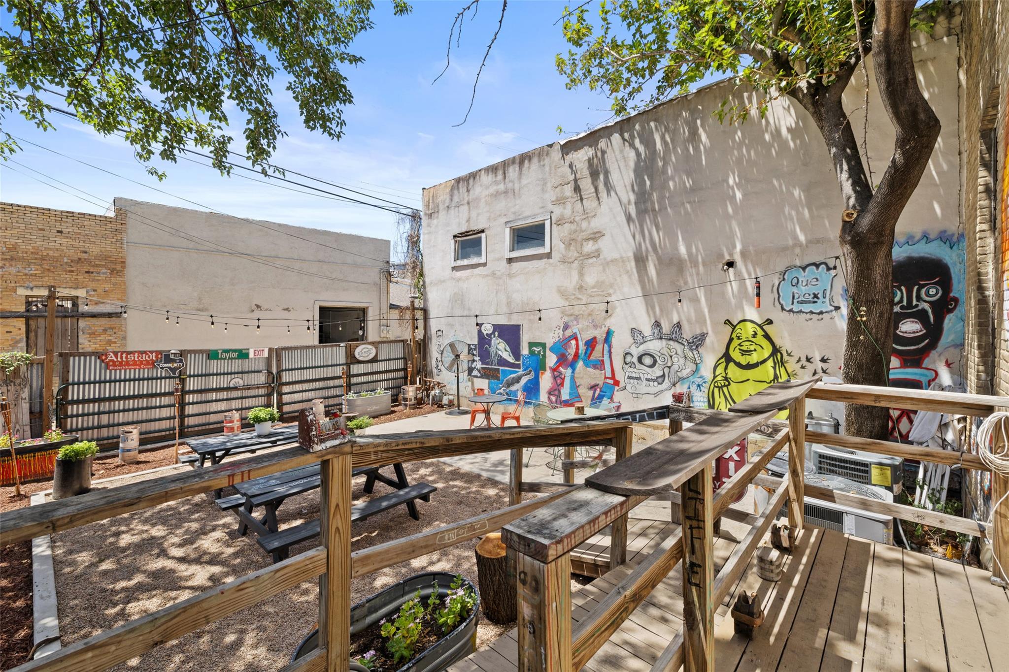 113 W 2nd ST