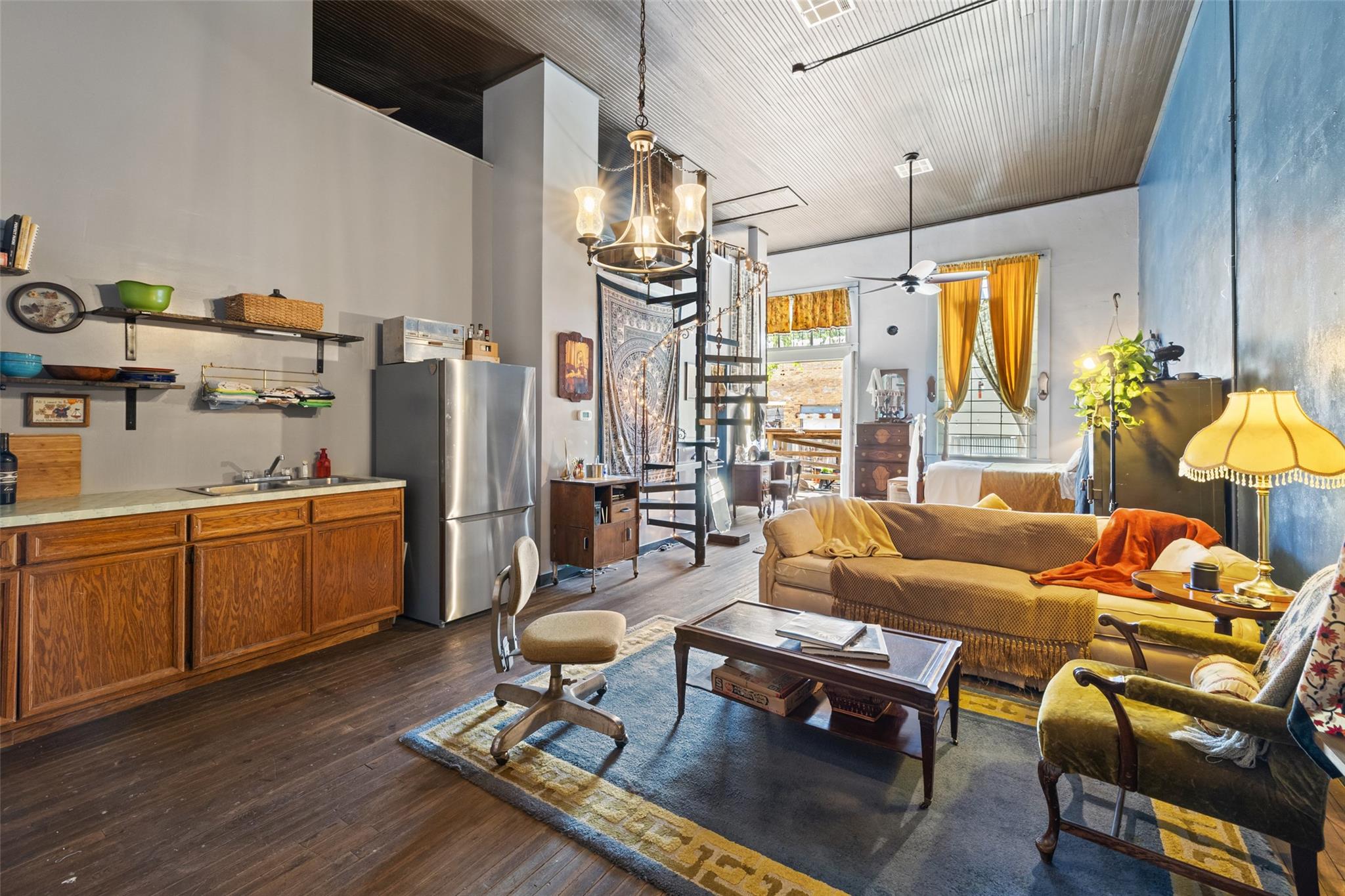 113 W 2nd ST