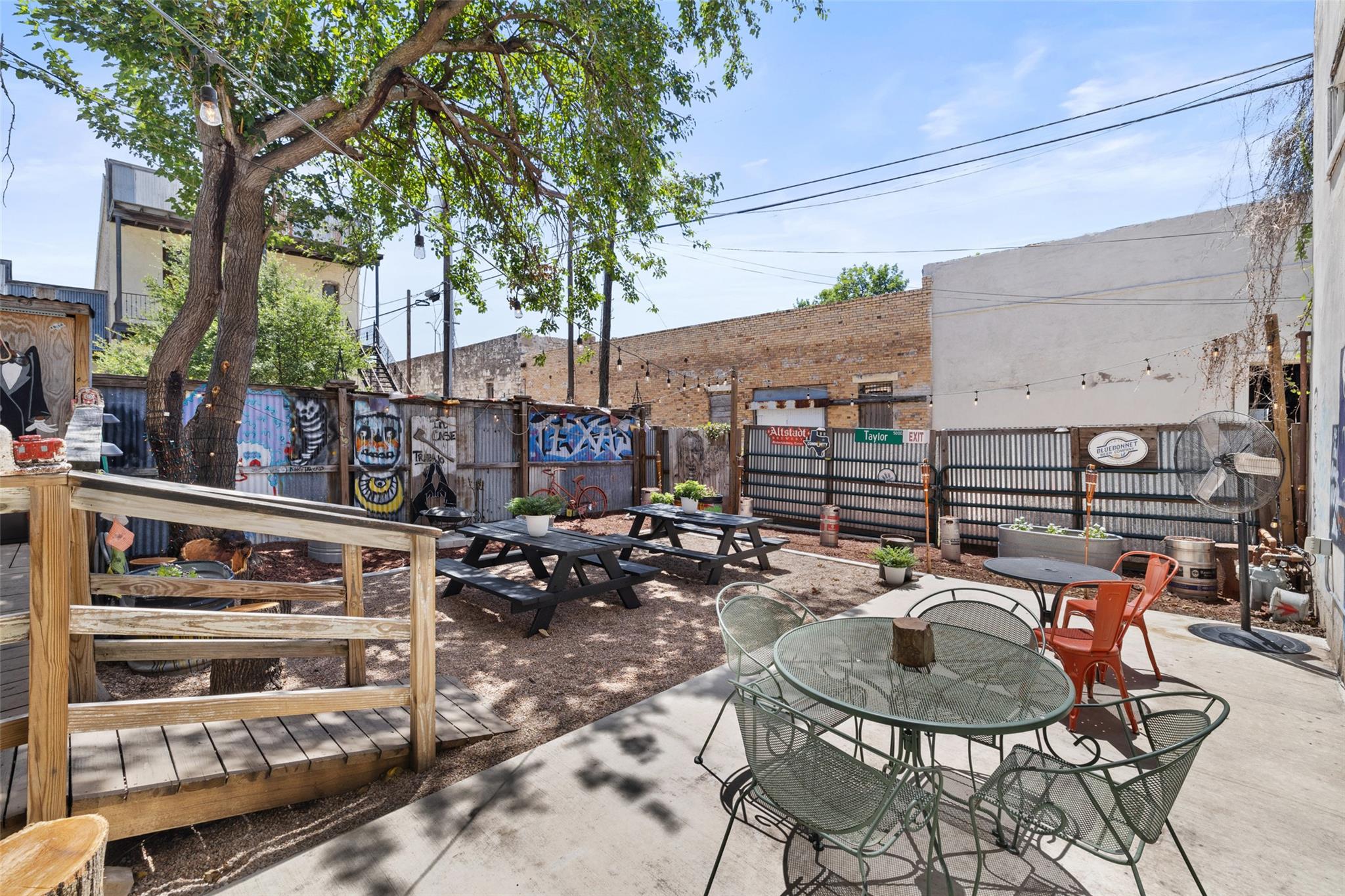 113 W 2nd ST