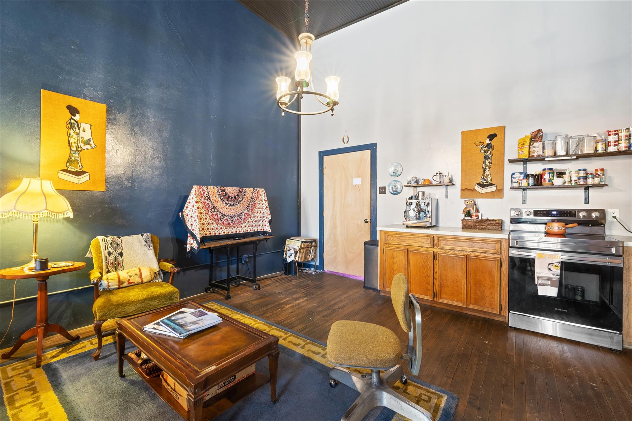 113 W 2nd ST