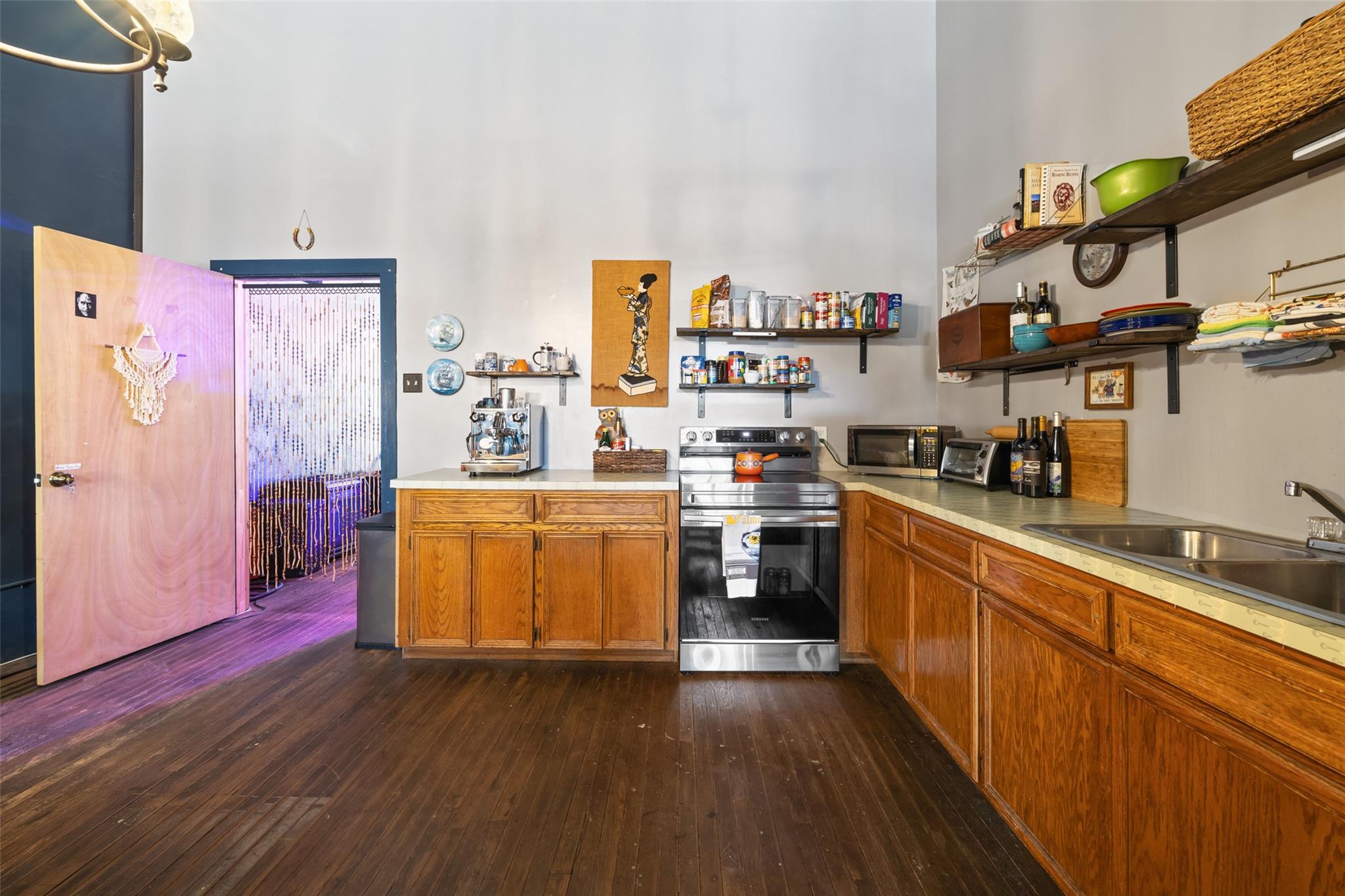 113 W 2nd ST