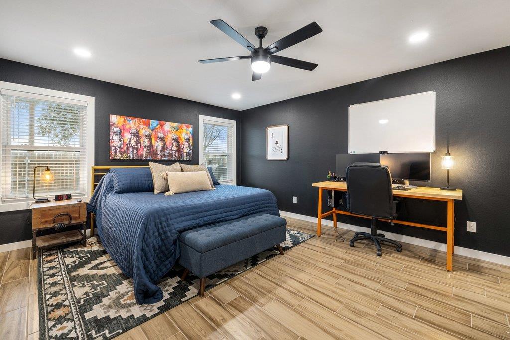 4006 Kings Canyon DR