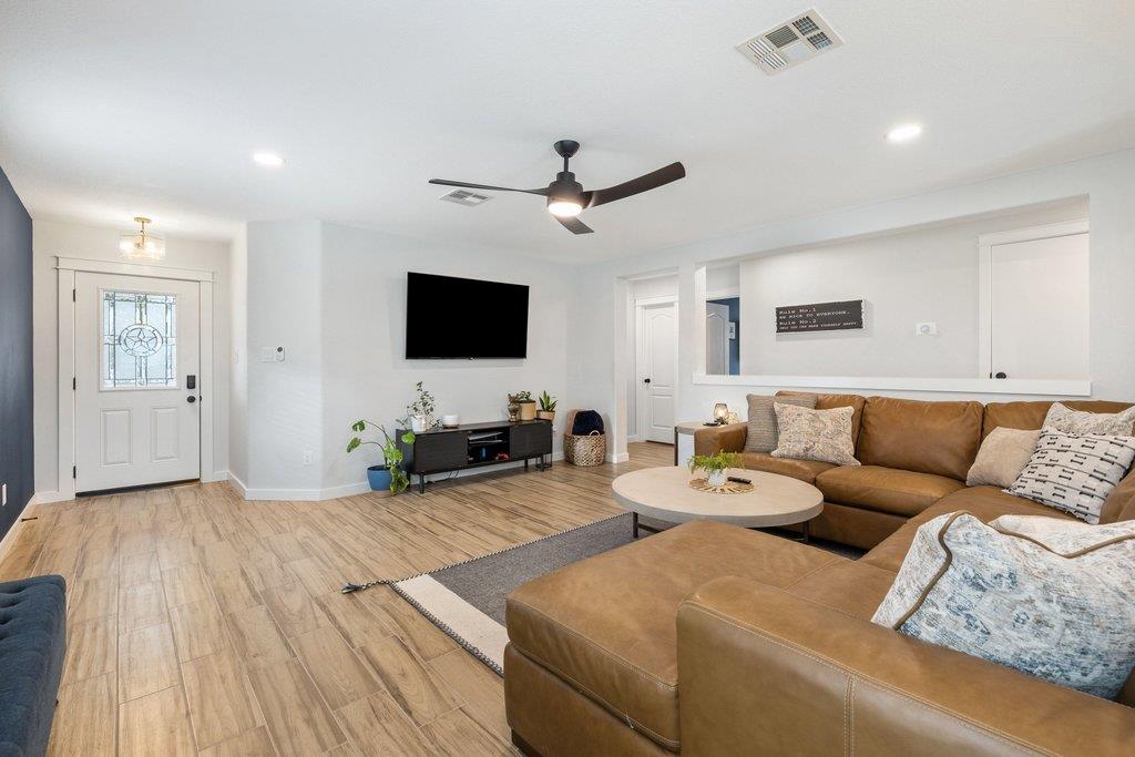 4006 Kings Canyon DR