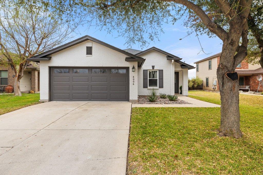 4006 Kings Canyon DR