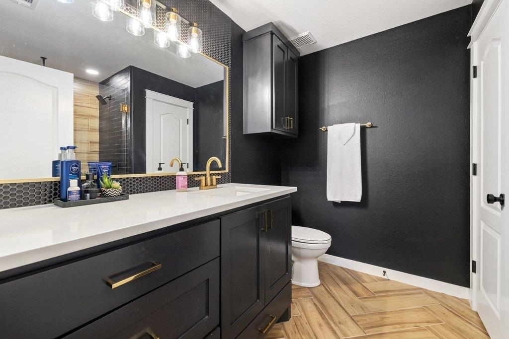 4006 Kings Canyon DR