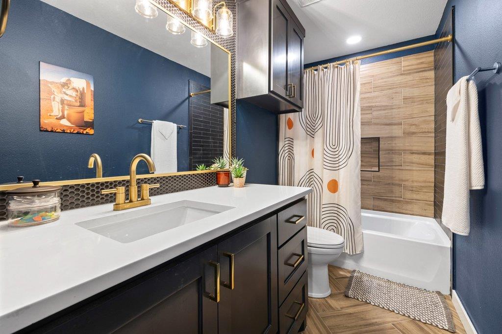 4006 Kings Canyon DR